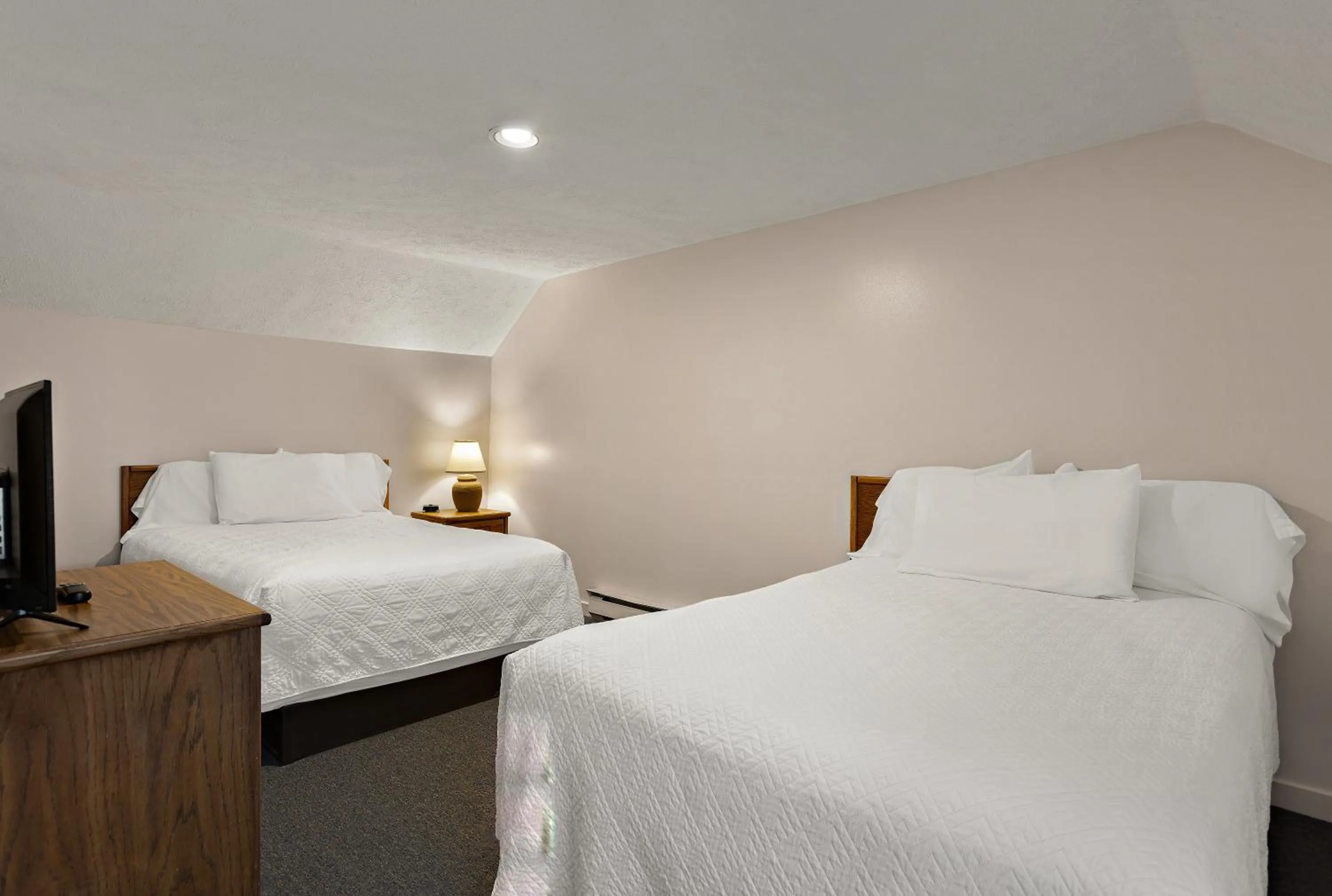 Bedroom, Bed in Traverse Bay Inn