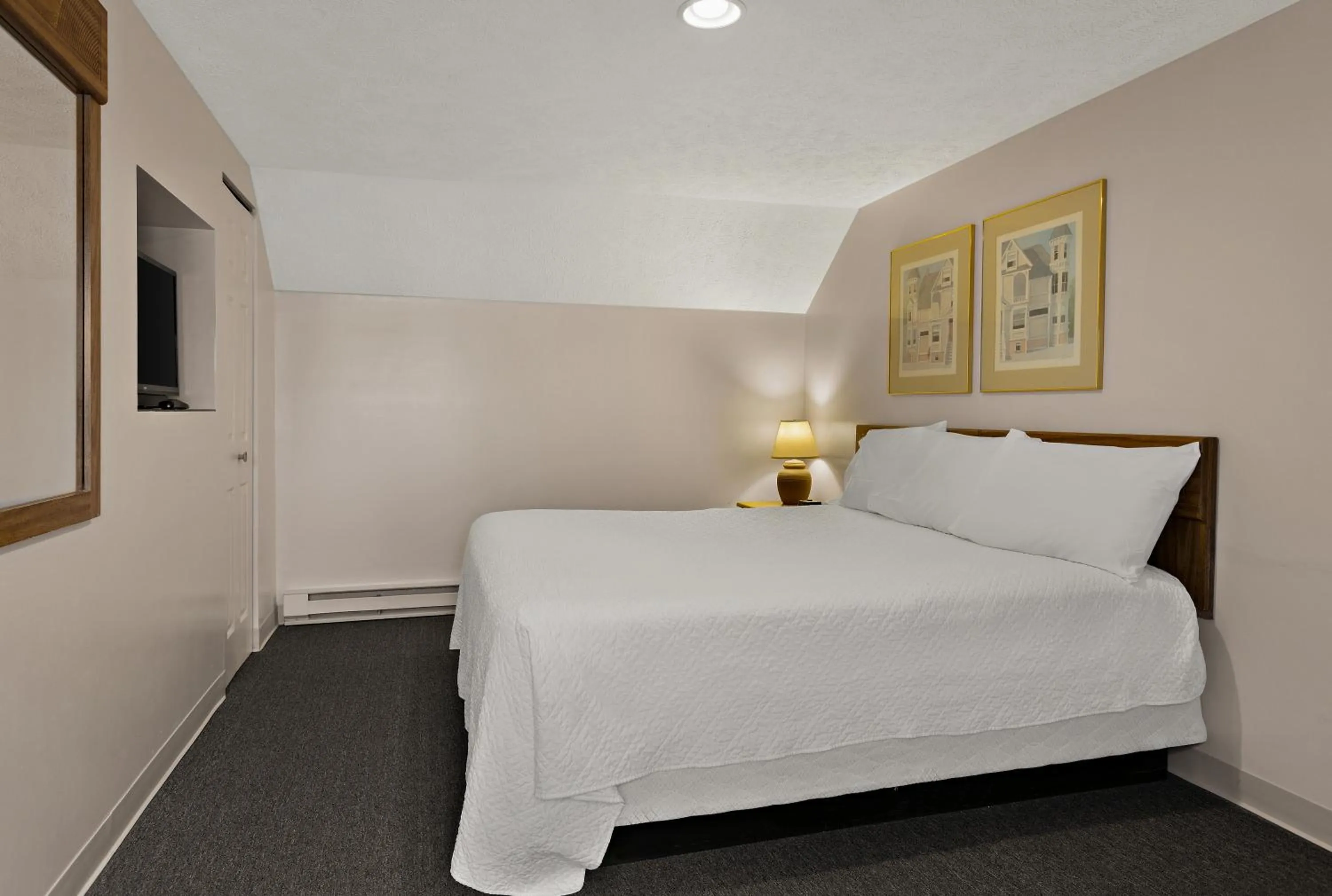 Bedroom, Bed in Traverse Bay Inn