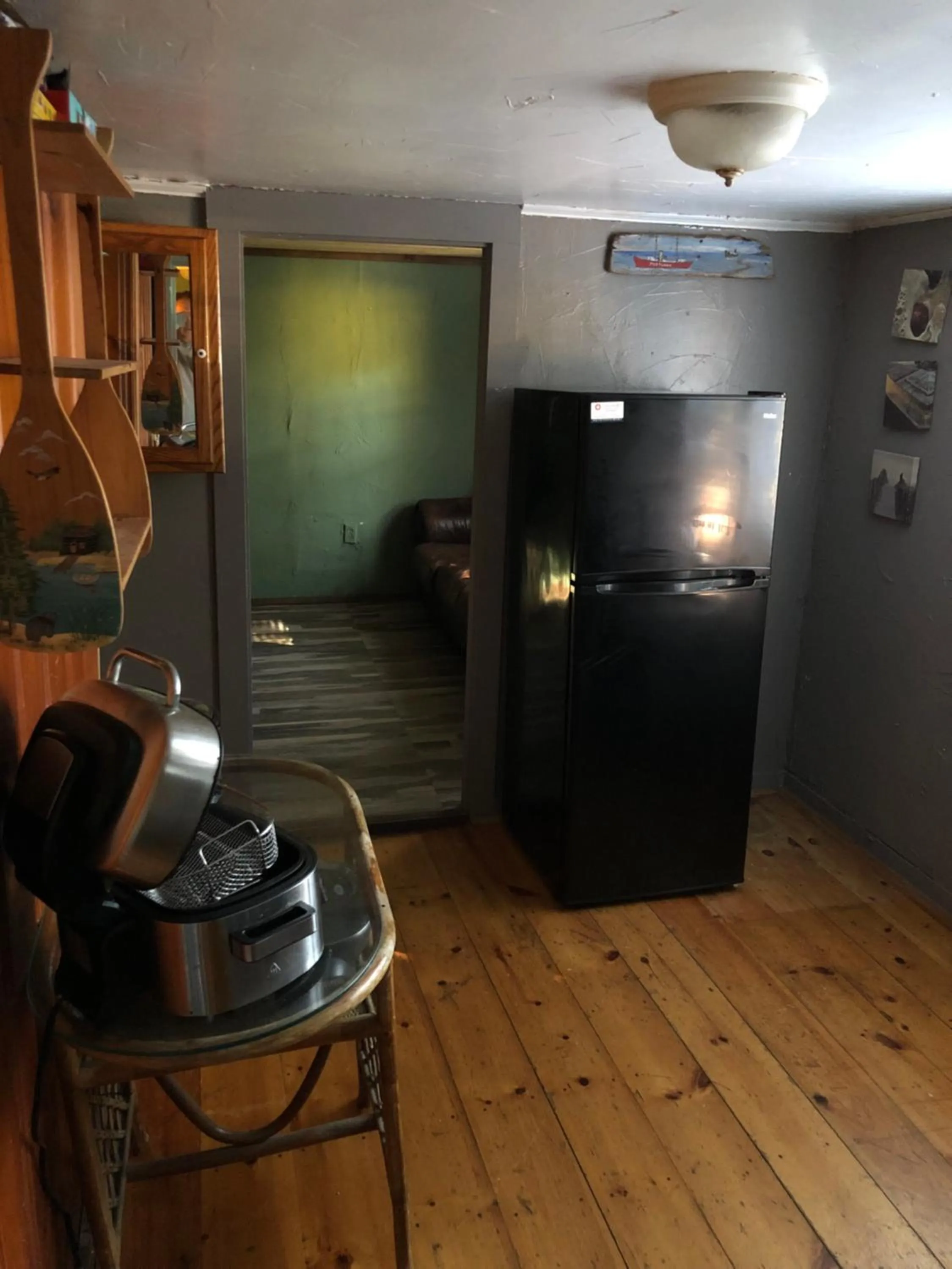 Kitchen or kitchenette in Seafarer Inn and Cottages