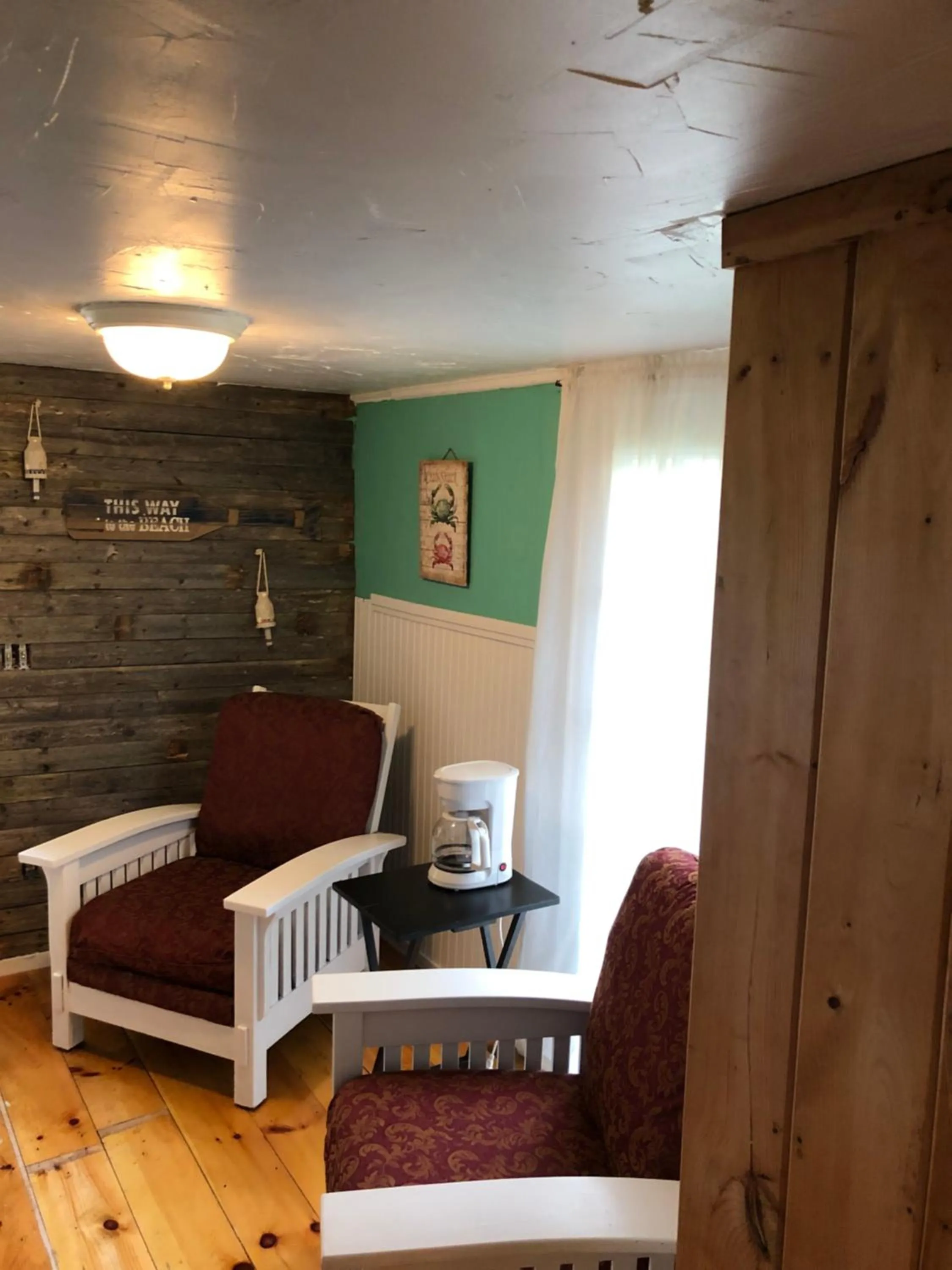 Seafarer Inn and Cottages