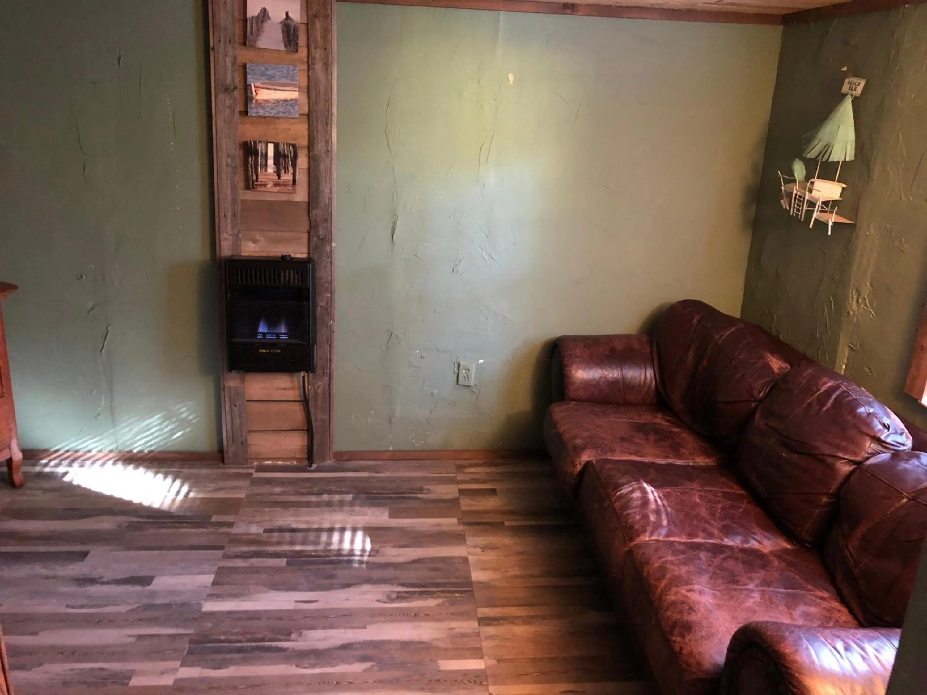 Living room in Seafarer Inn and Cottages