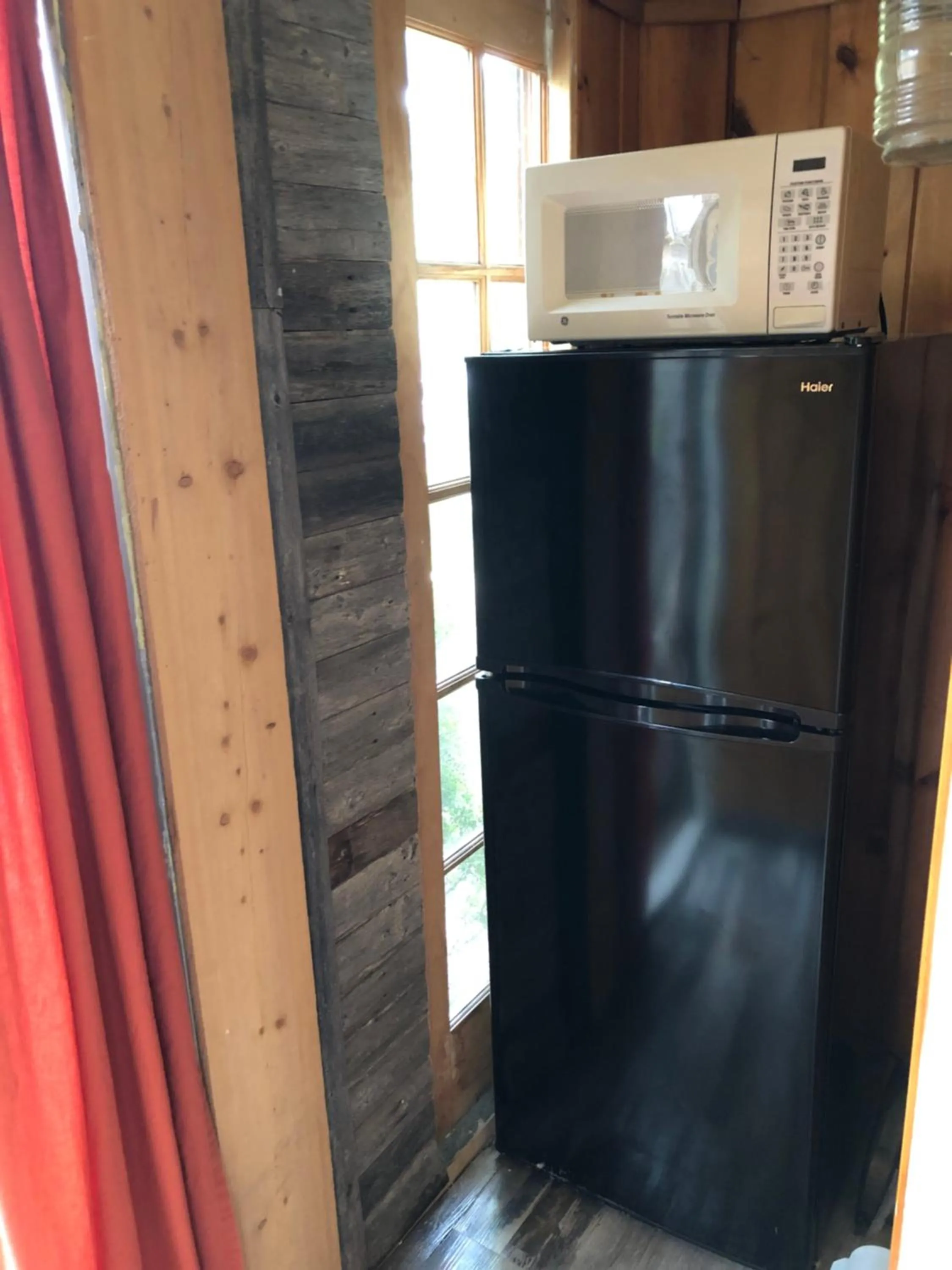 Seafarer Inn and Cottages