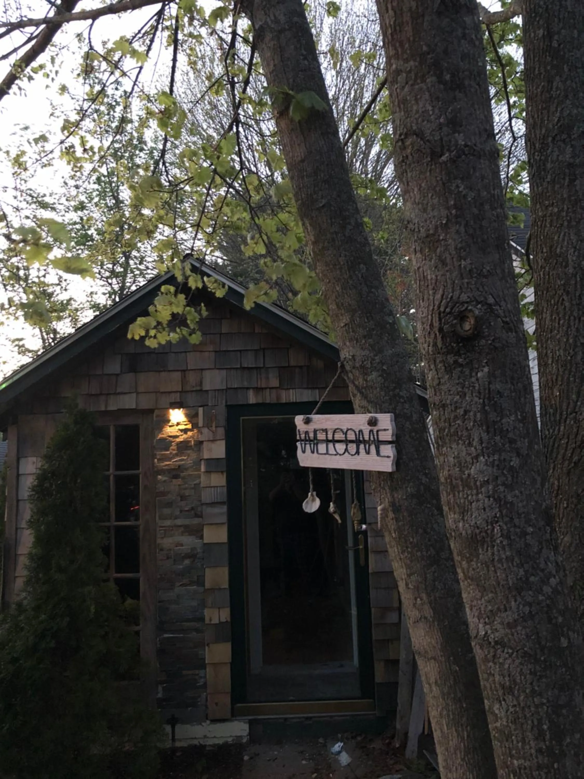 Seafarer Inn and Cottages