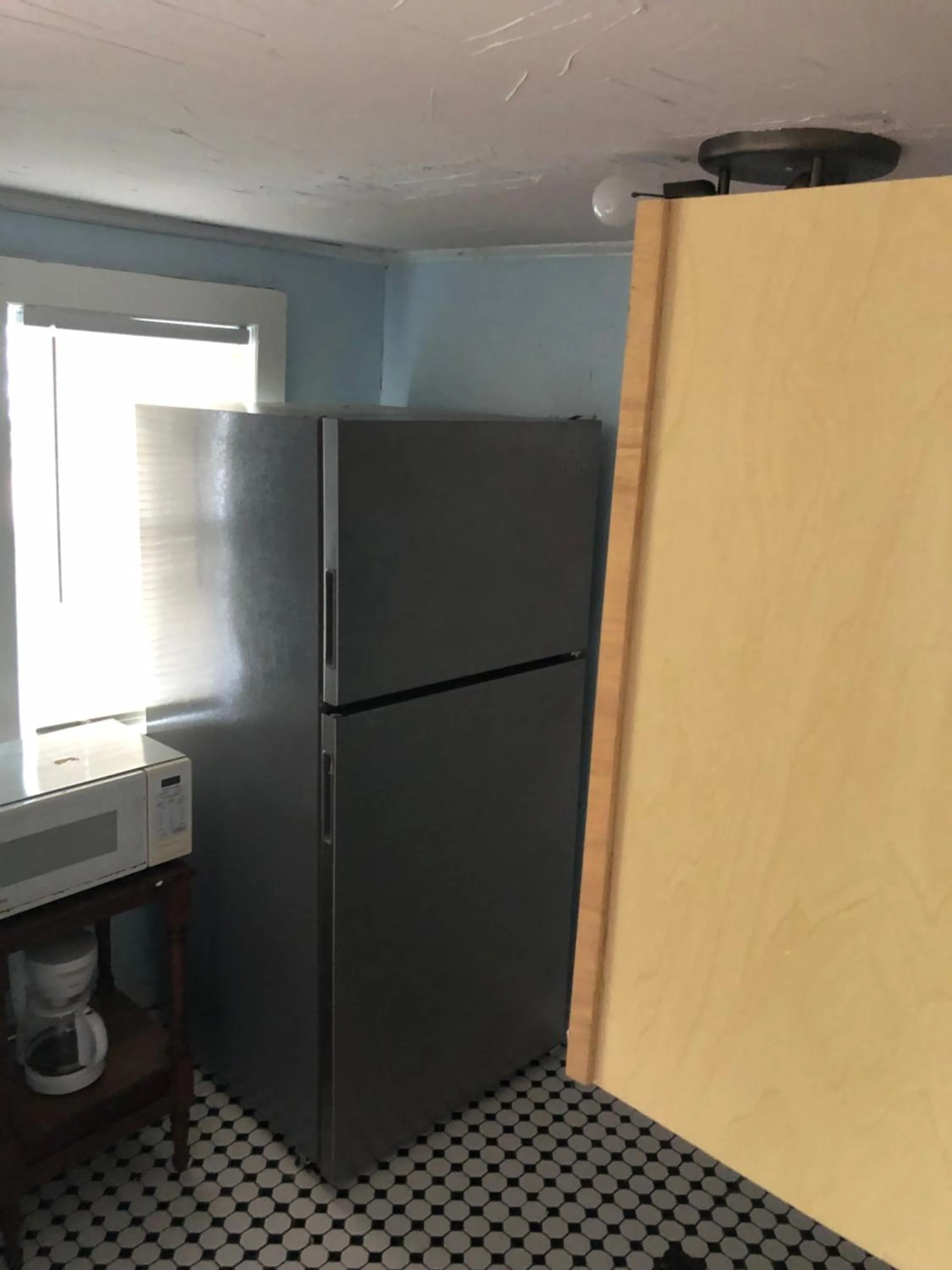 Kitchen or kitchenette in Seafarer Inn and Cottages