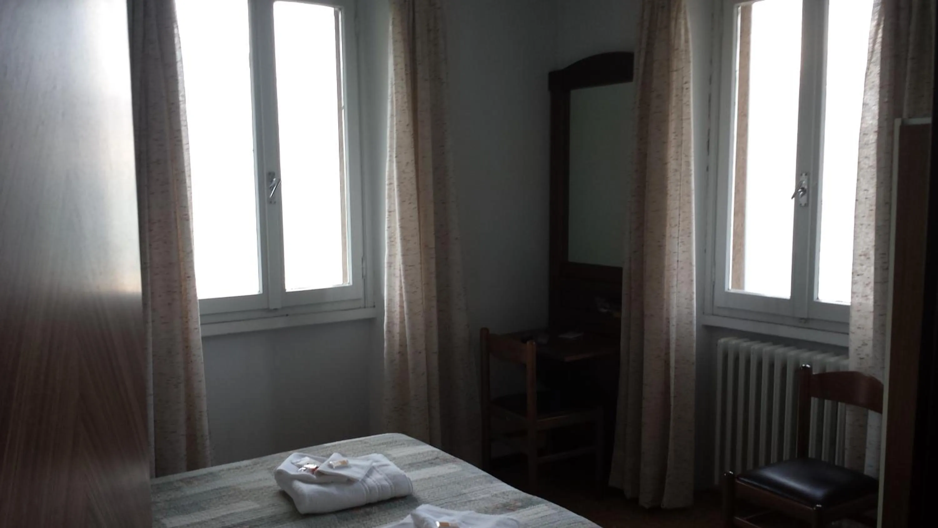 Bedroom, Bed in Hotel Mirabeau