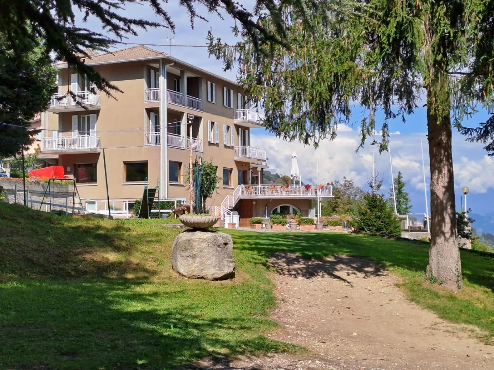Garden in Hotel Mirabeau