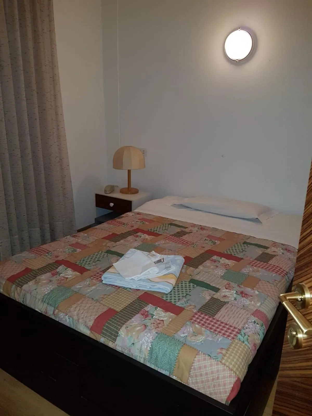 Bed in Hotel Mirabeau