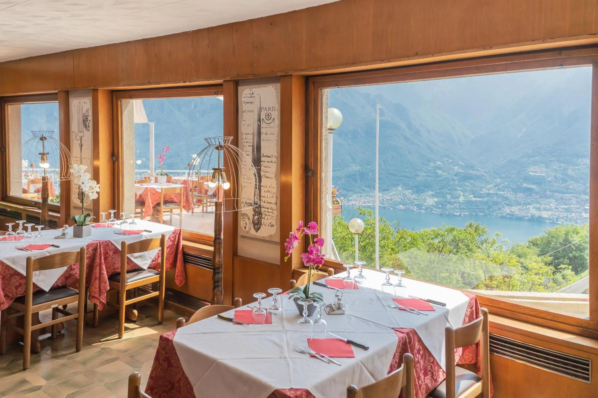 Restaurant/places to eat in Hotel Mirabeau