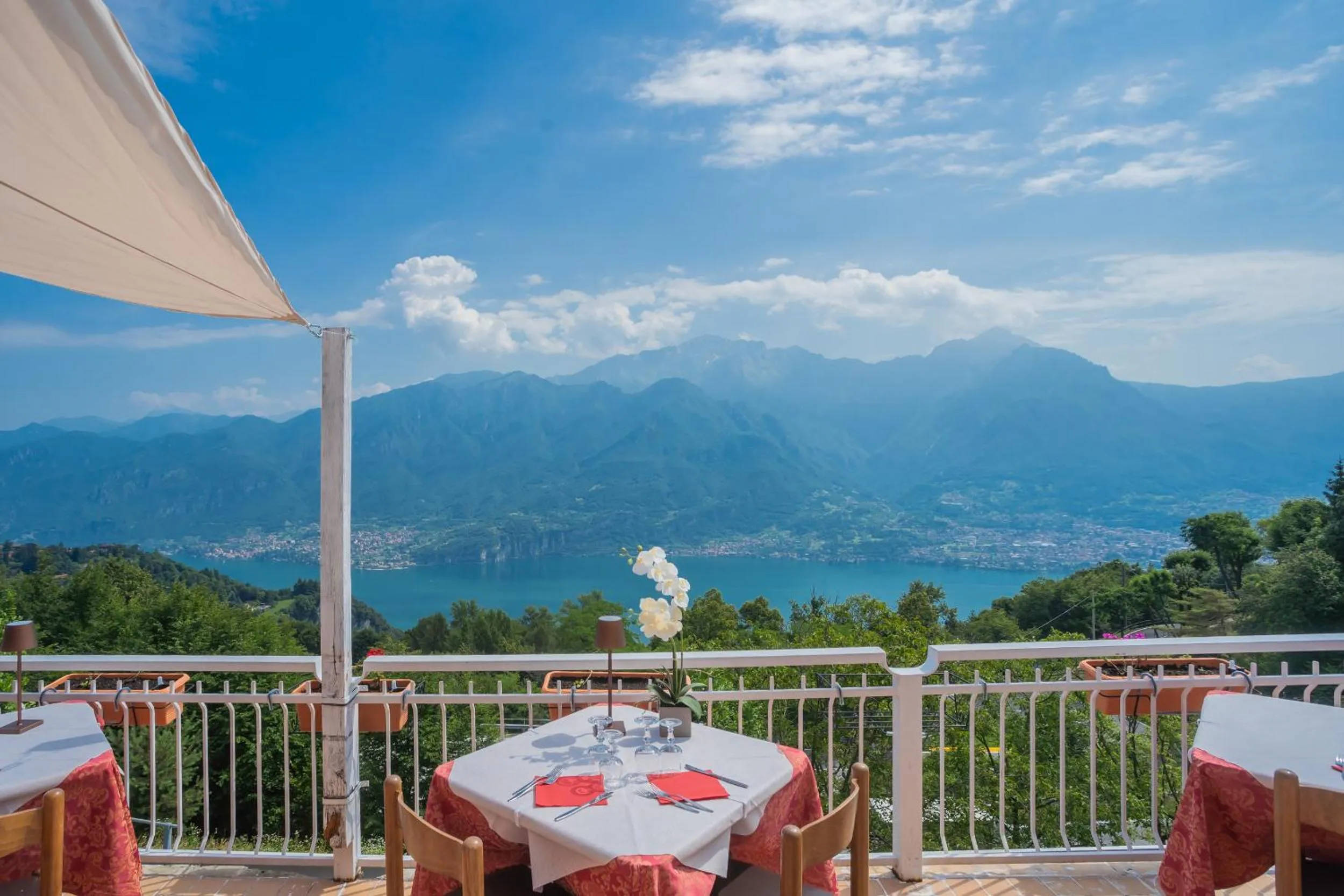 Restaurant/places to eat in Hotel Mirabeau