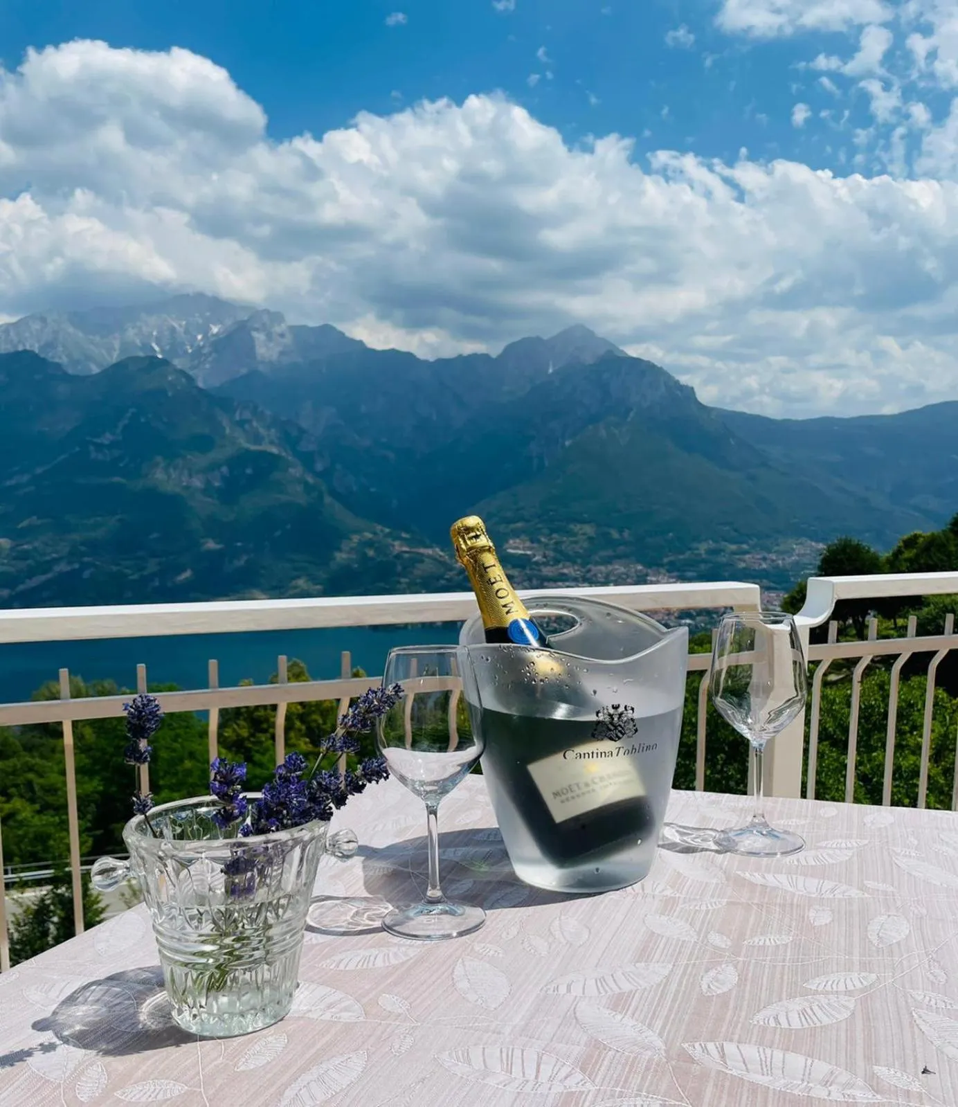 Restaurant/places to eat in Hotel Mirabeau