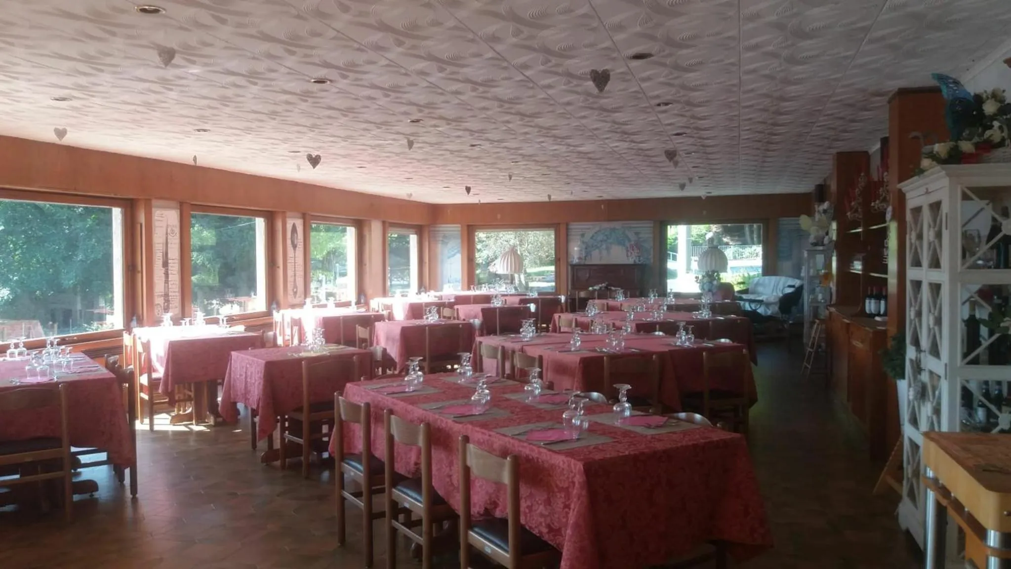 Restaurant/places to eat in Hotel Mirabeau