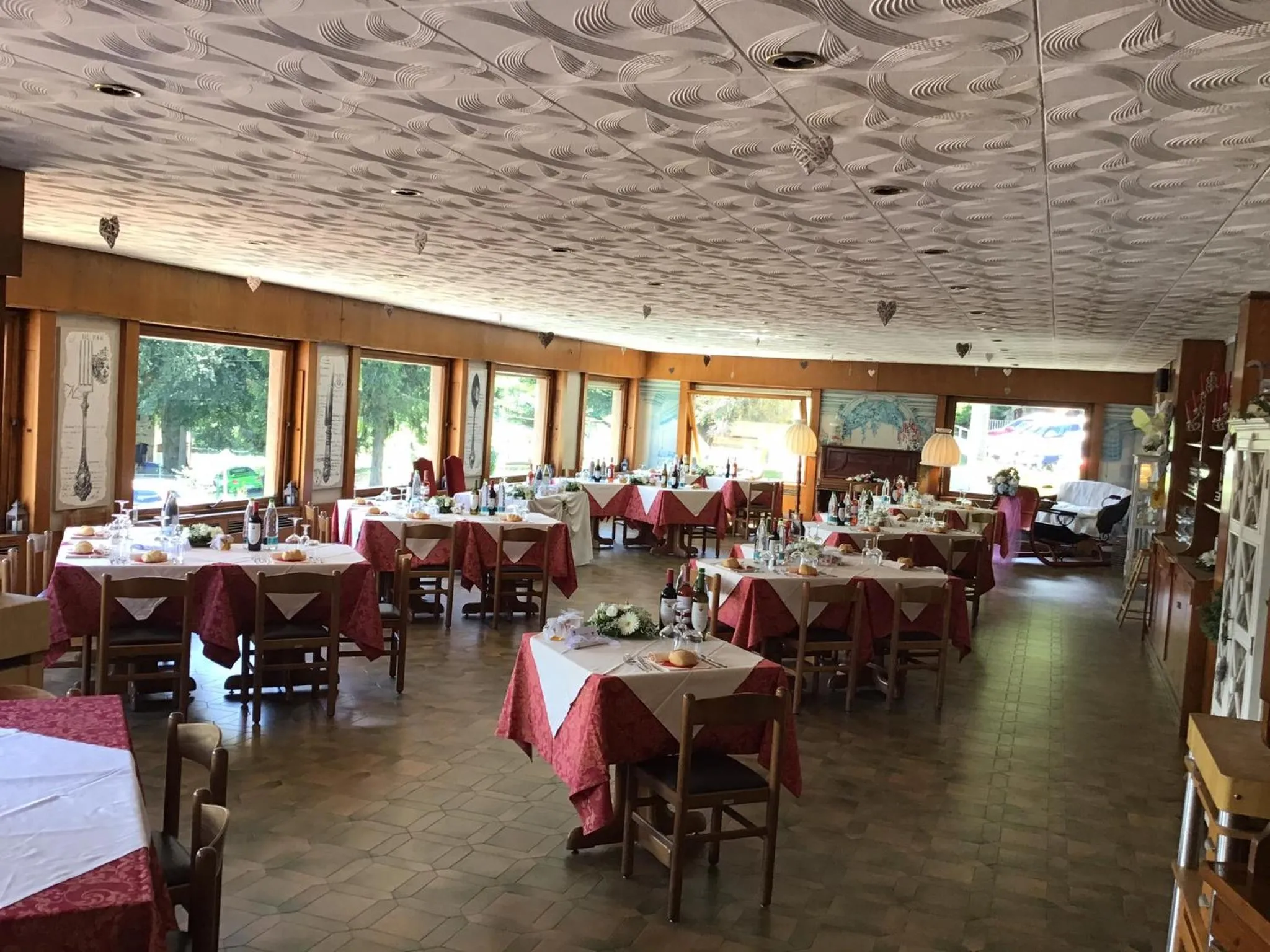 Restaurant/places to eat in Hotel Mirabeau