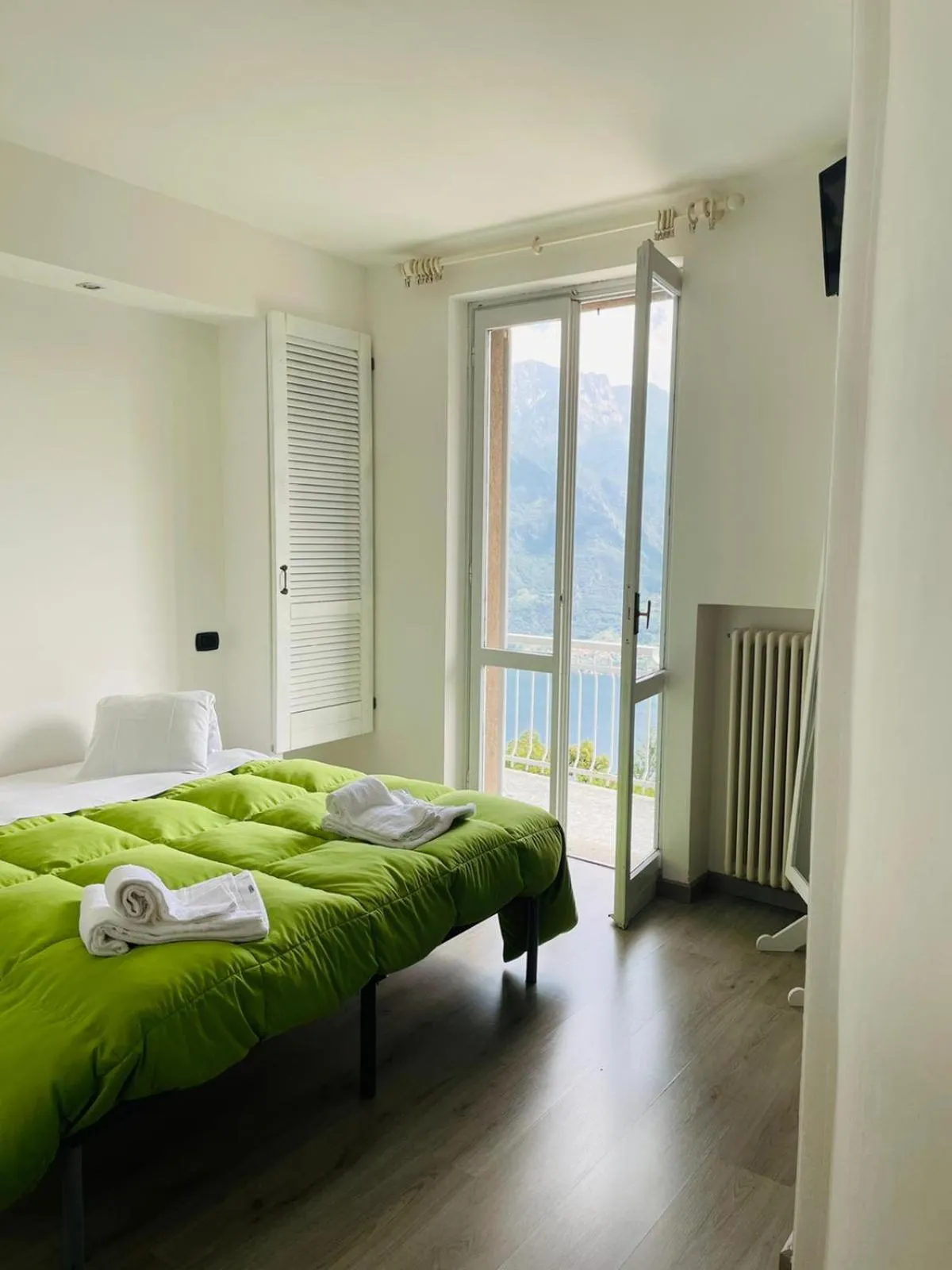 Bed in Hotel Mirabeau