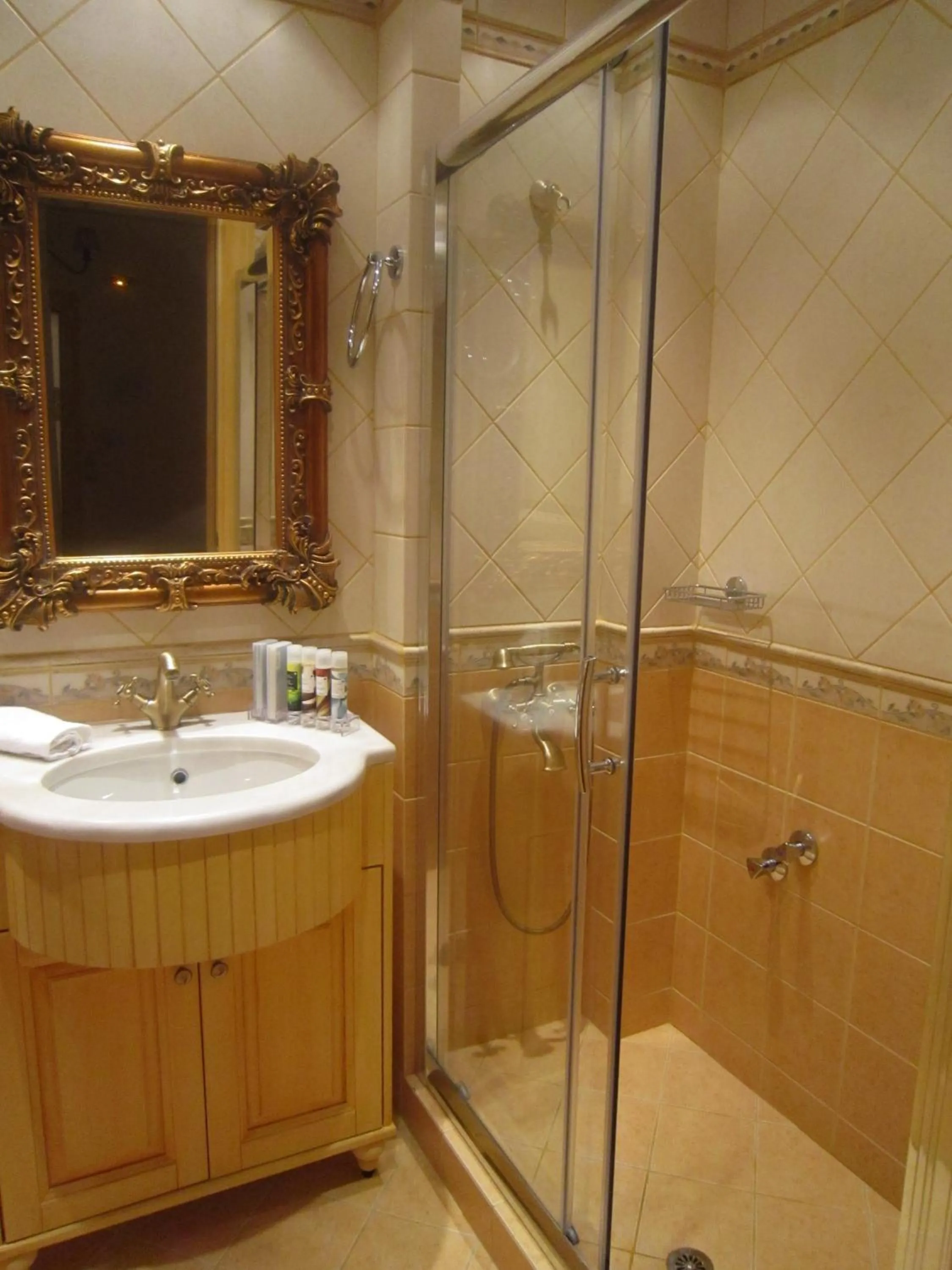 Bathroom in Emotions Country Resort