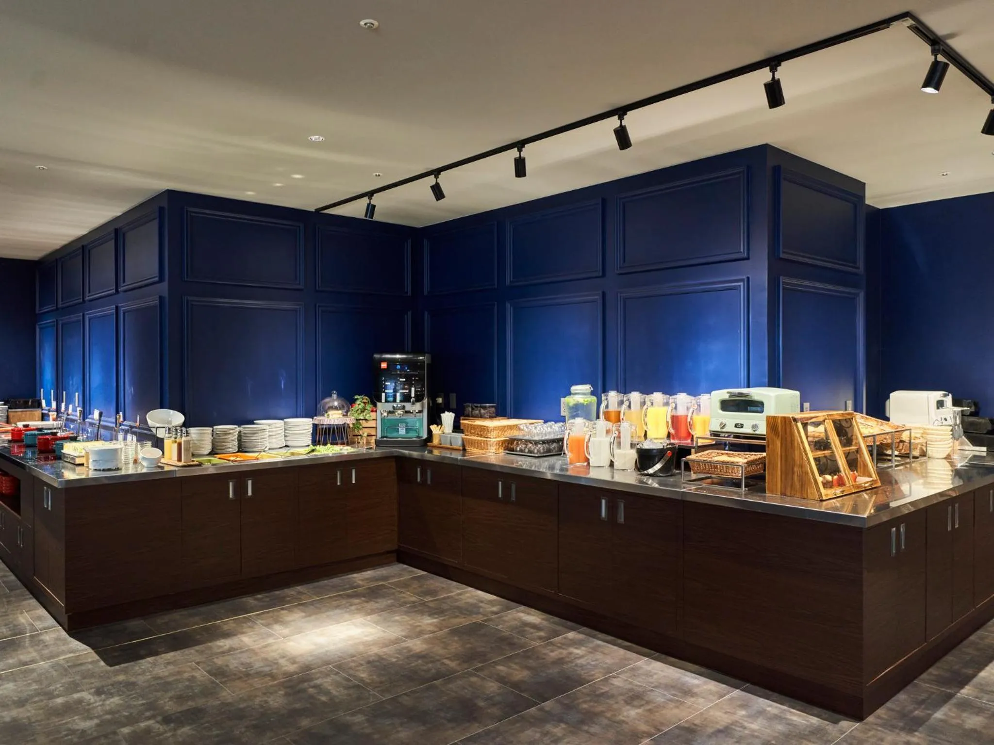 Restaurant/places to eat in Princess Garden Hotel