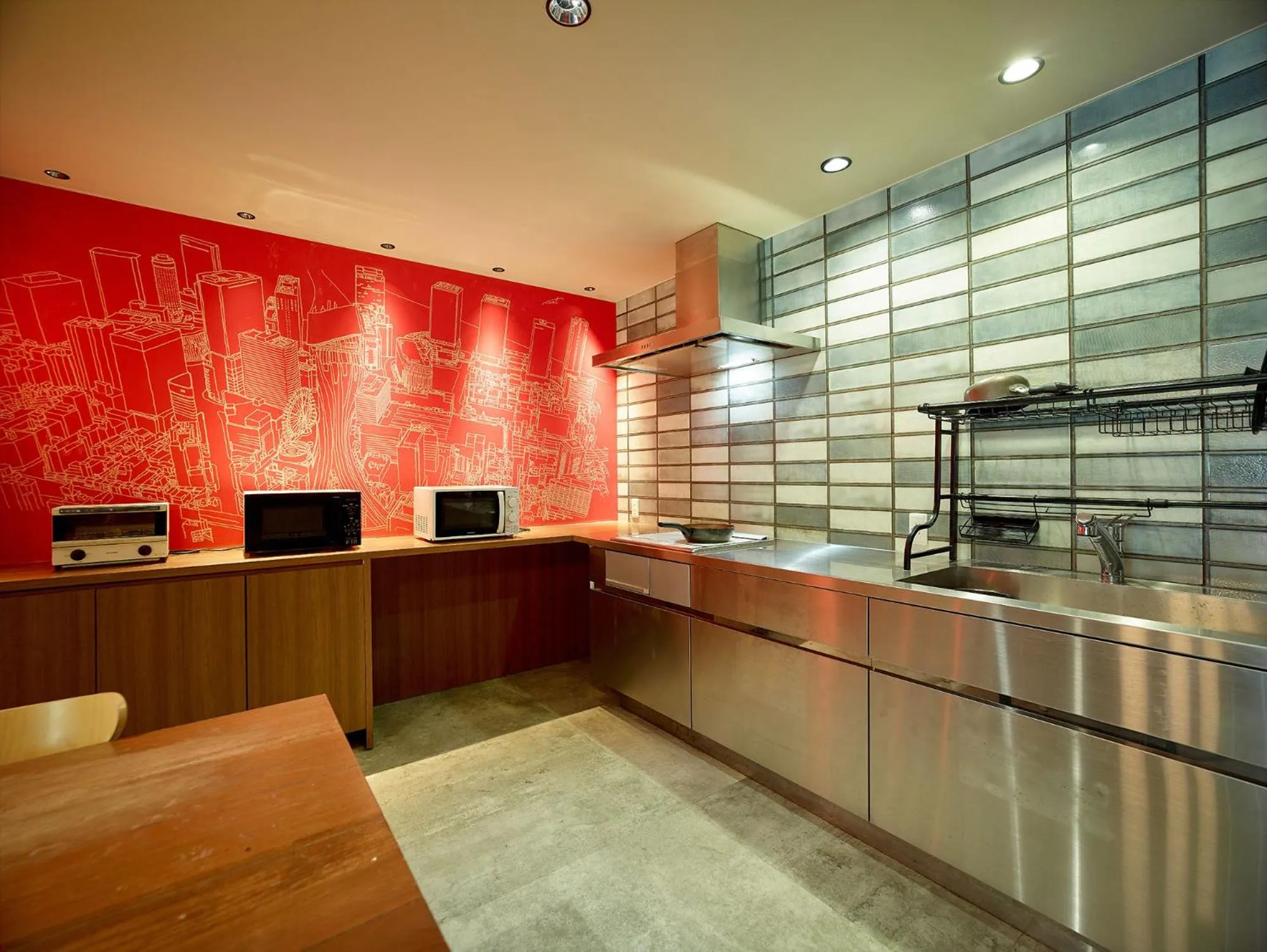 Communal kitchen in Hotel Zipang