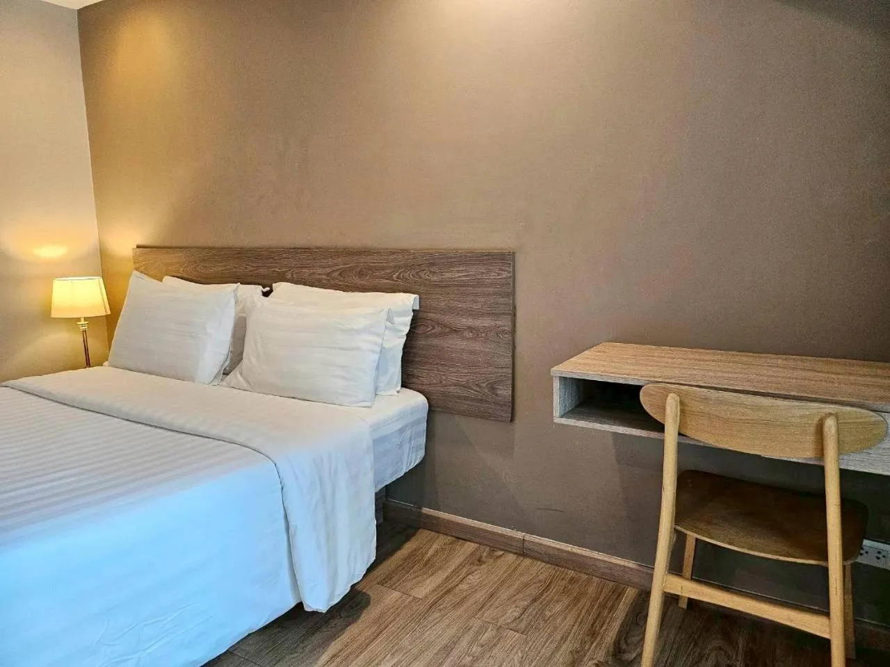 Bed in Baan Tanwa - MRT Ratchadapisek Exit 1 or 2