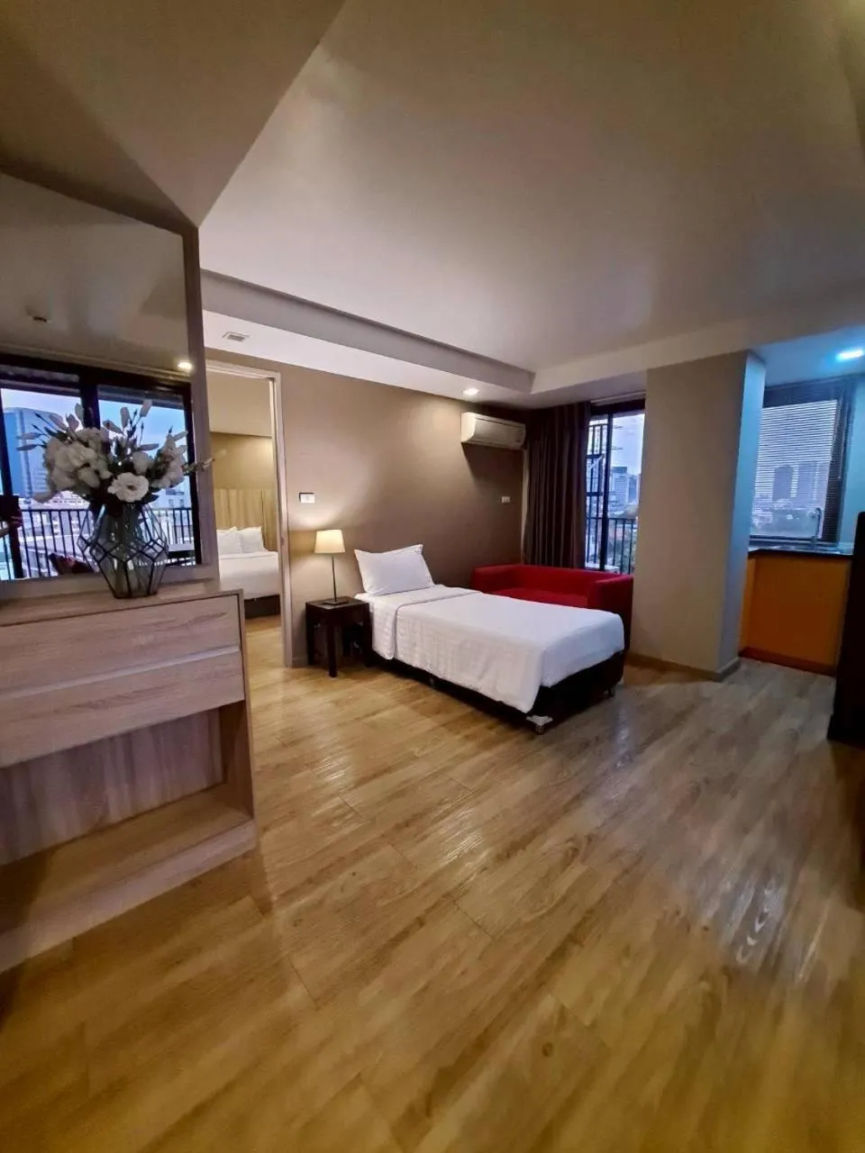 Bed in Baan Tanwa - MRT Ratchadapisek Exit 1 or 2