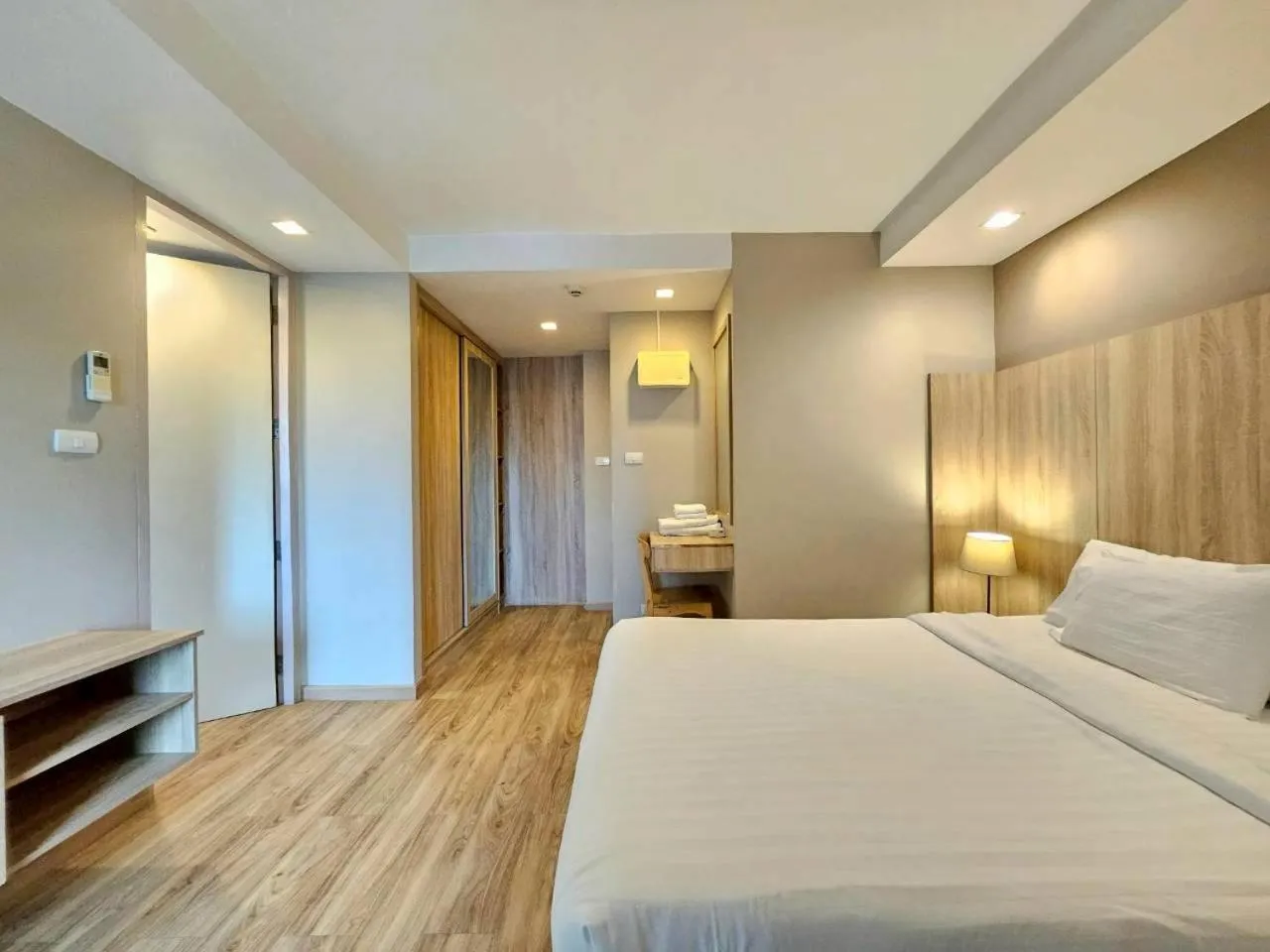 Bed in Baan Tanwa - MRT Ratchadapisek Exit 1 or 2