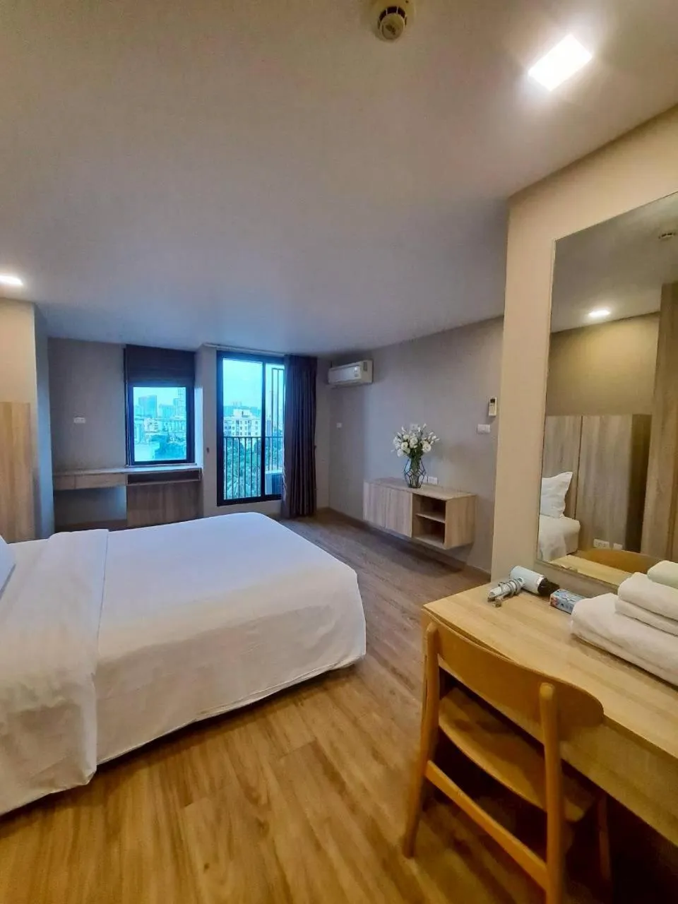 Bed in Baan Tanwa - MRT Ratchadapisek Exit 1 or 2