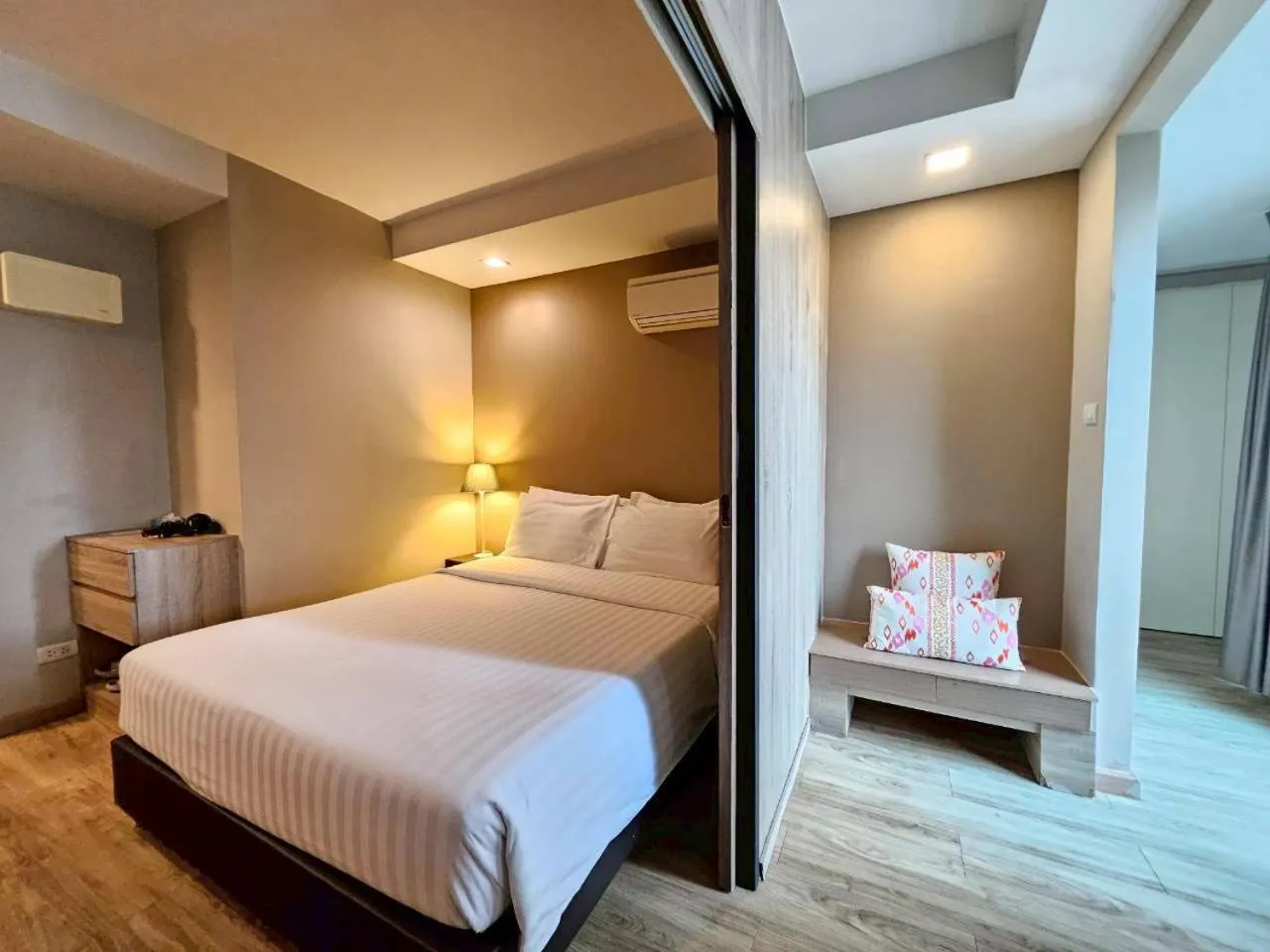 Bed in Baan Tanwa - MRT Ratchadapisek Exit 1 or 2