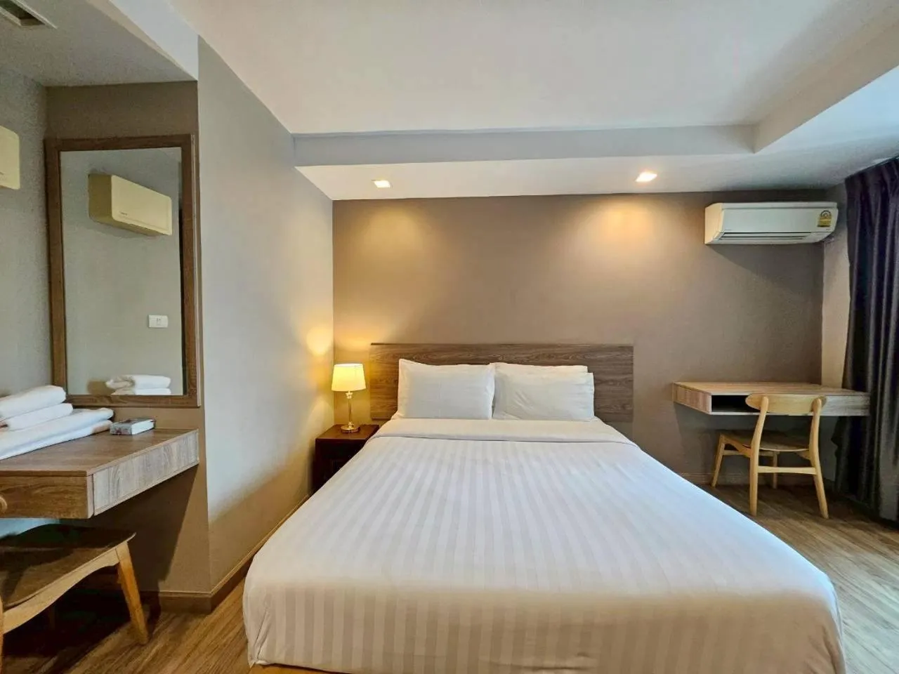 Bed in Baan Tanwa - MRT Ratchadapisek Exit 1 or 2