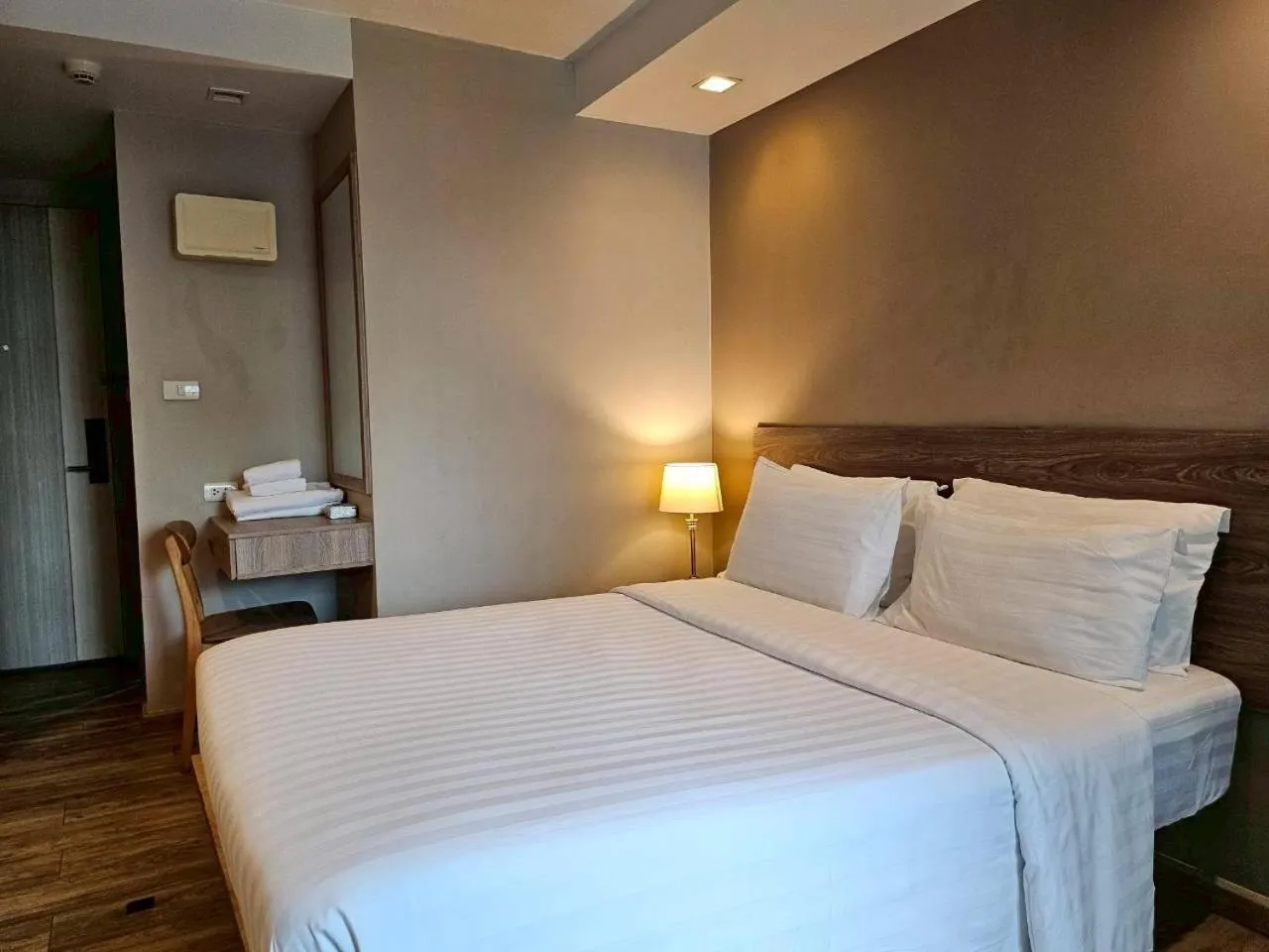 Bed in Baan Tanwa - MRT Ratchadapisek Exit 1 or 2