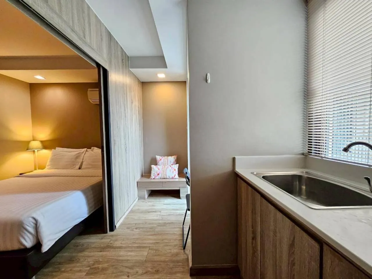 Bed in Baan Tanwa - MRT Ratchadapisek Exit 1 or 2