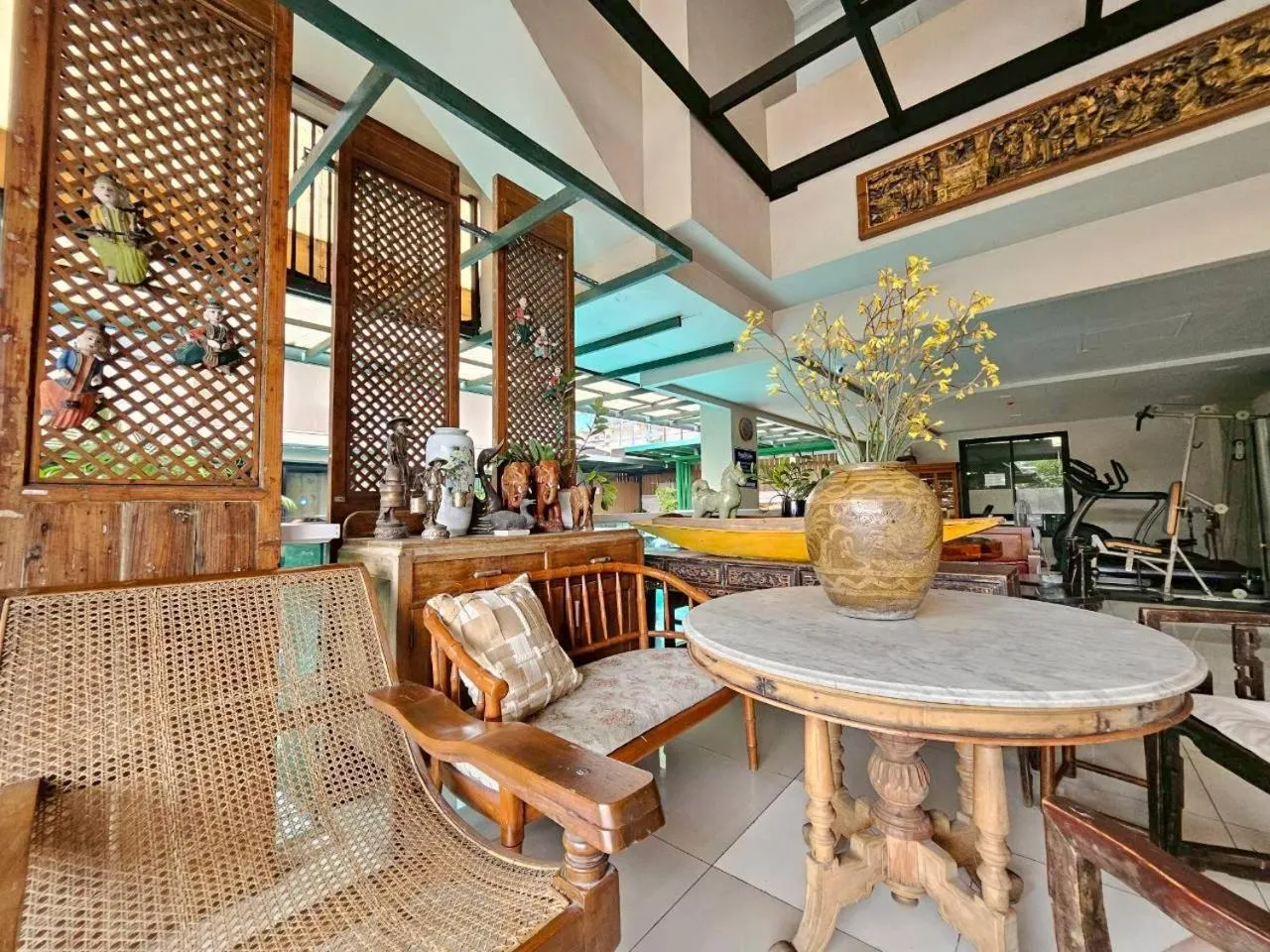 Baan Tanwa - MRT Ratchadapisek Exit 1 or 2