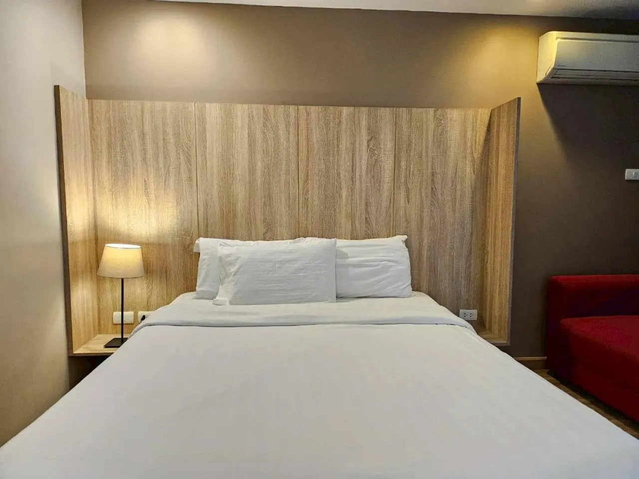 Bed in Baan Tanwa - MRT Ratchadapisek Exit 1 or 2