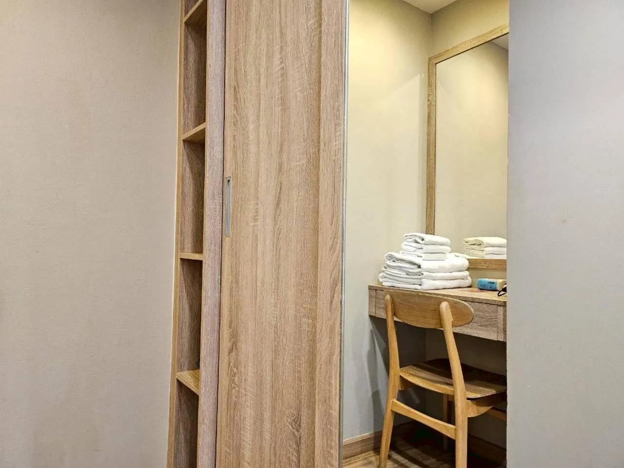 Baan Tanwa - MRT Ratchadapisek Exit 1 or 2