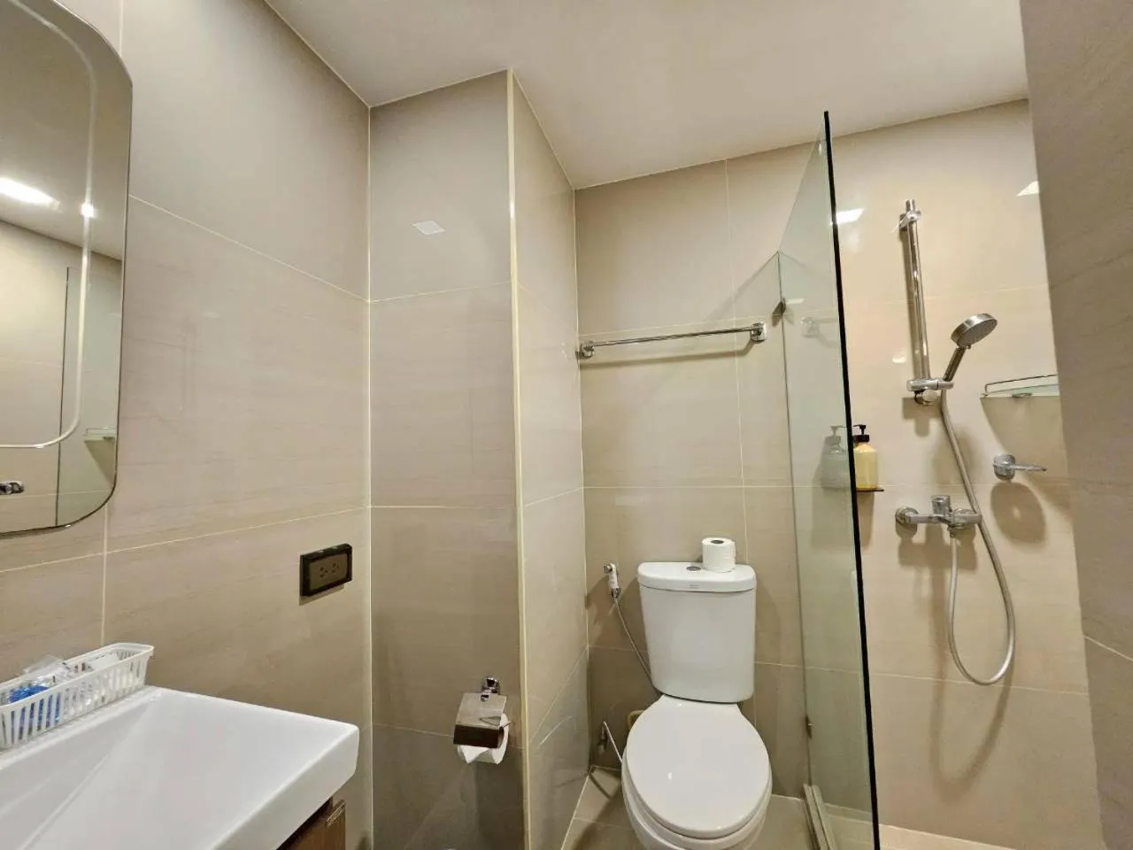 Baan Tanwa - MRT Ratchadapisek Exit 1 or 2