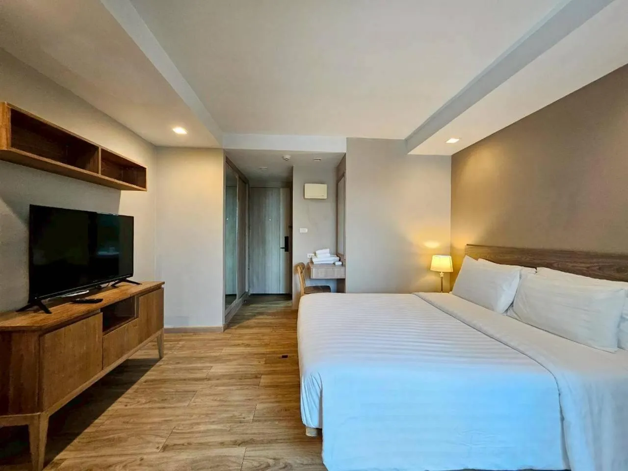 Bed in Baan Tanwa - MRT Ratchadapisek Exit 1 or 2