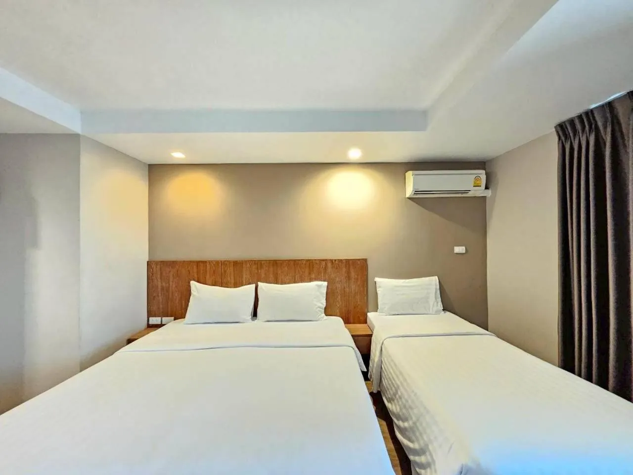 Bed in Baan Tanwa - MRT Ratchadapisek Exit 1 or 2