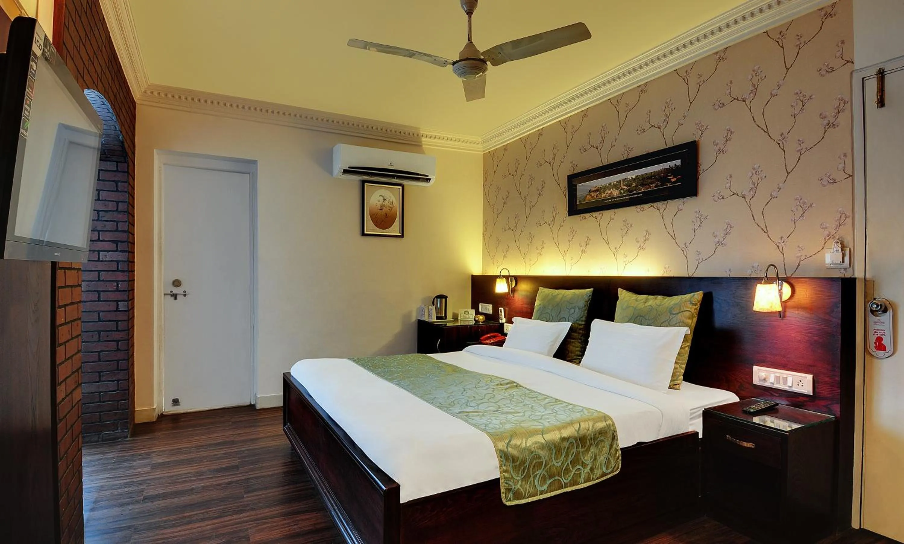 Photo of the whole room, Bed in Chacha Inn The Garden Retreat