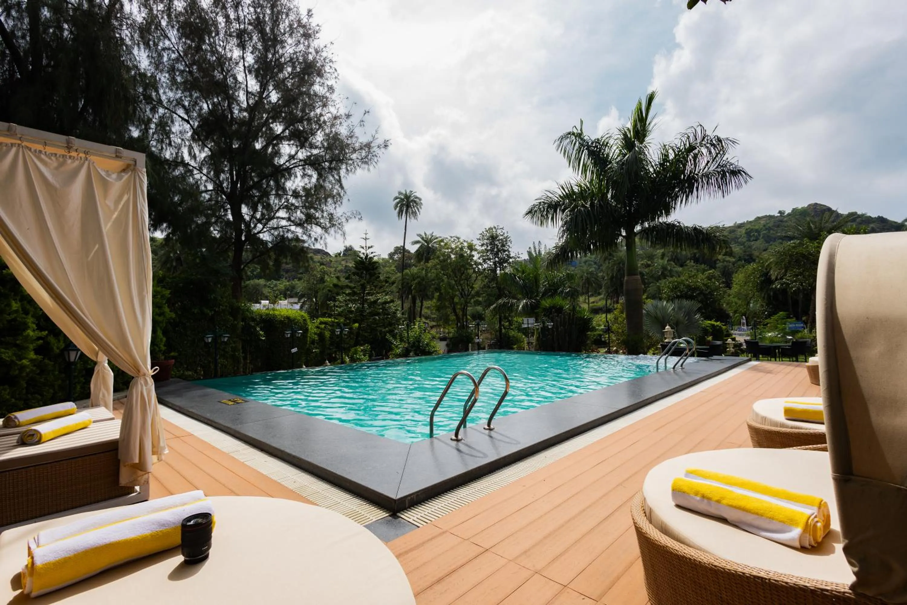 Swimming pool in Chacha Inn The Garden Retreat