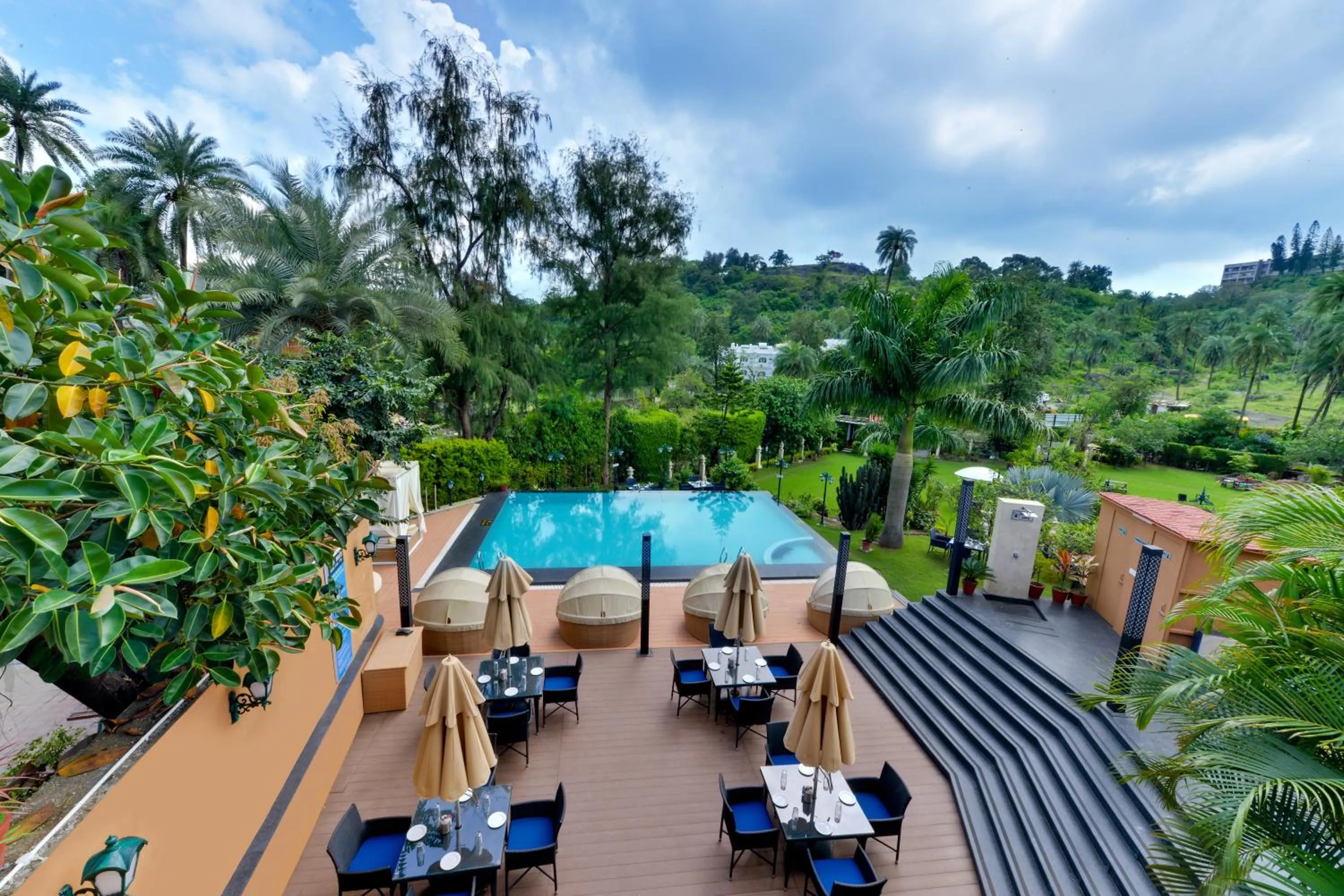 Swimming pool in Chacha Inn The Garden Retreat