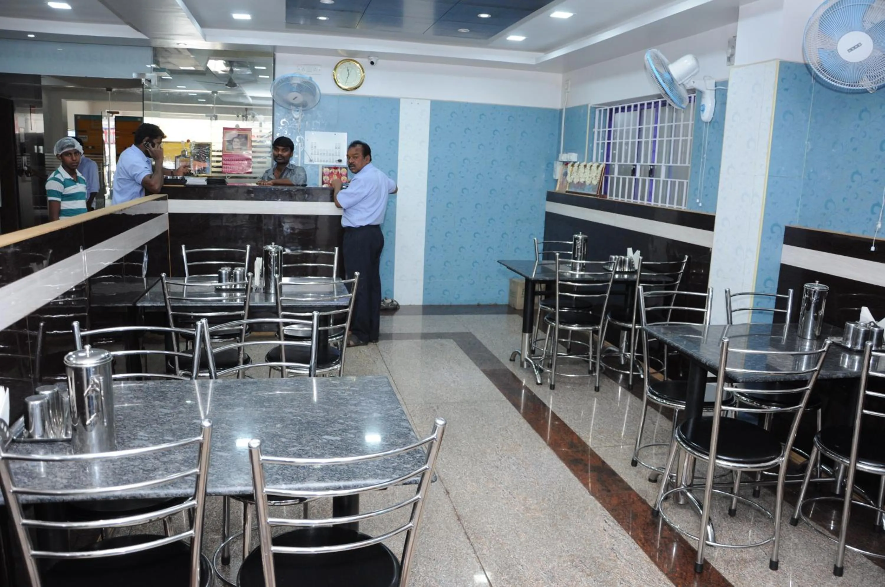 Restaurant/places to eat in Green Grande Inn