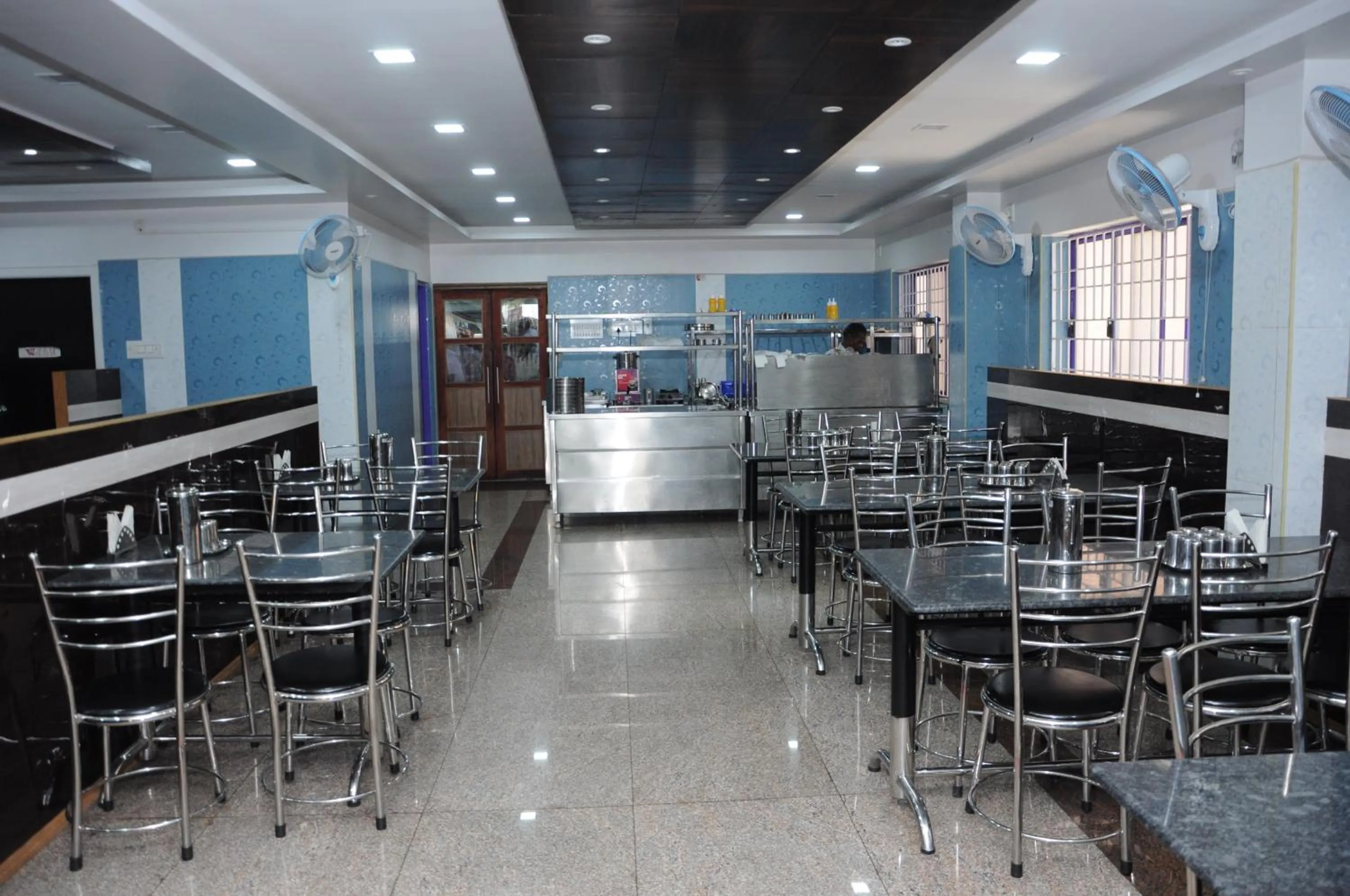 Restaurant/places to eat in Green Grande Inn