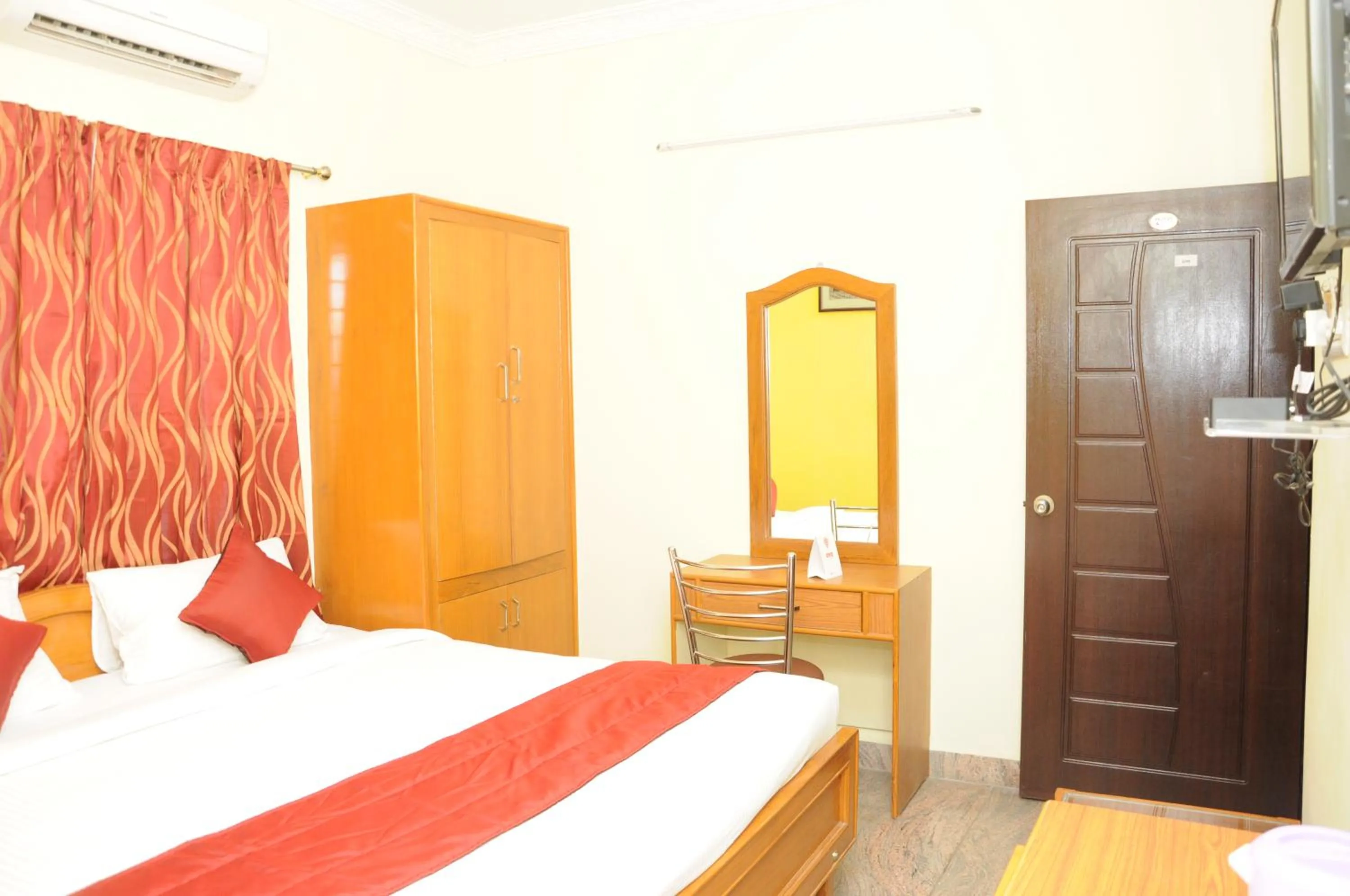 Bedroom in Green Grande Inn