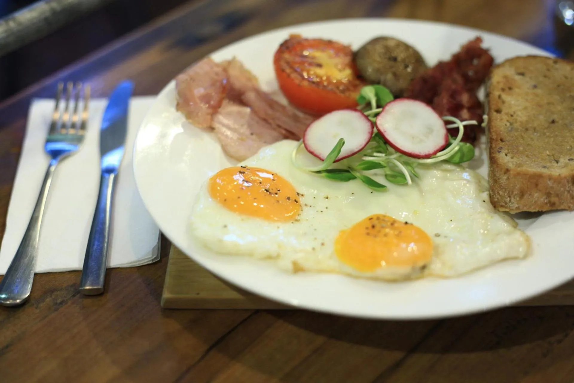 ThongLor Travellers Hostel and Cafe