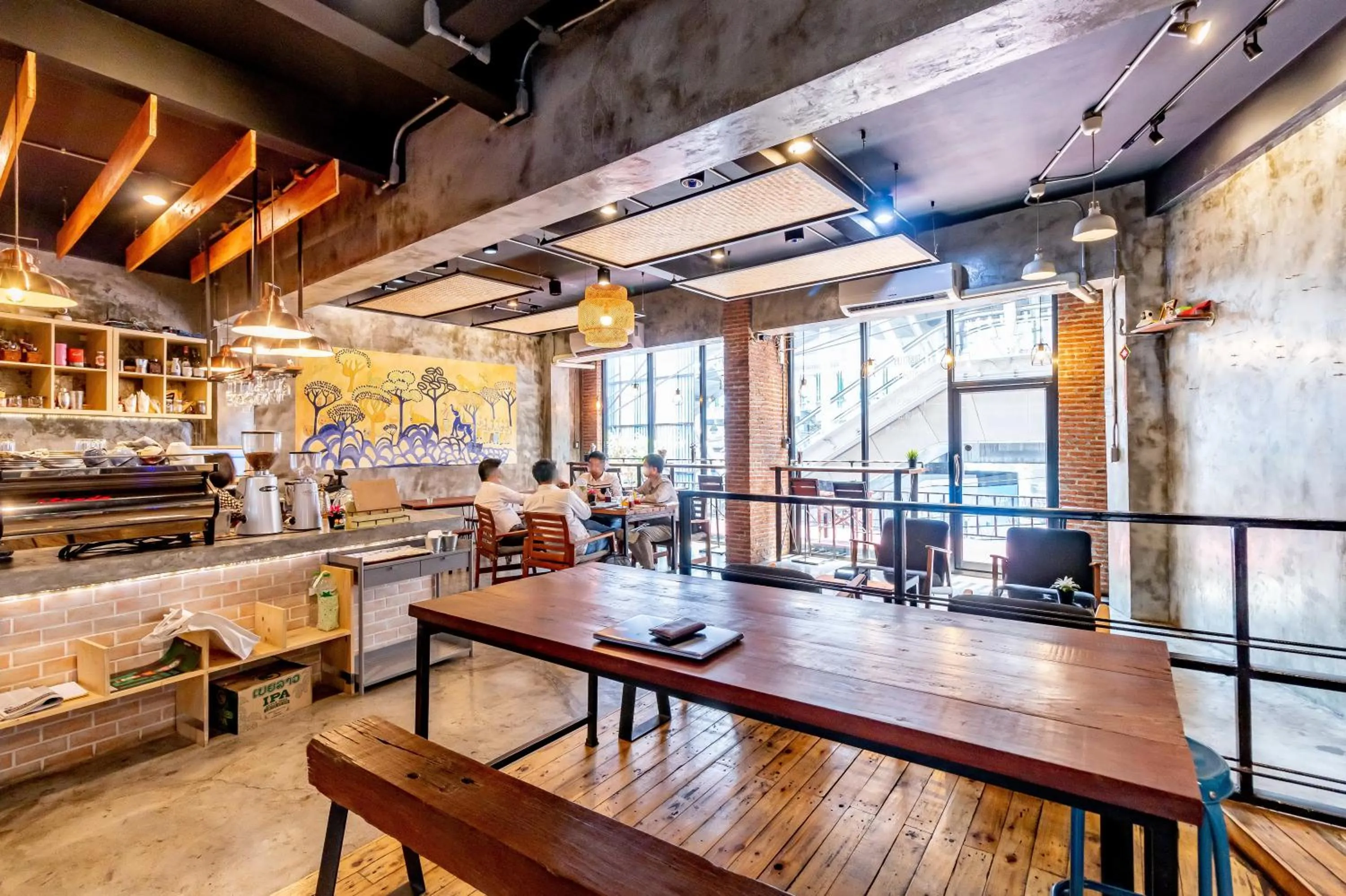 ThongLor Travellers Hostel and Cafe