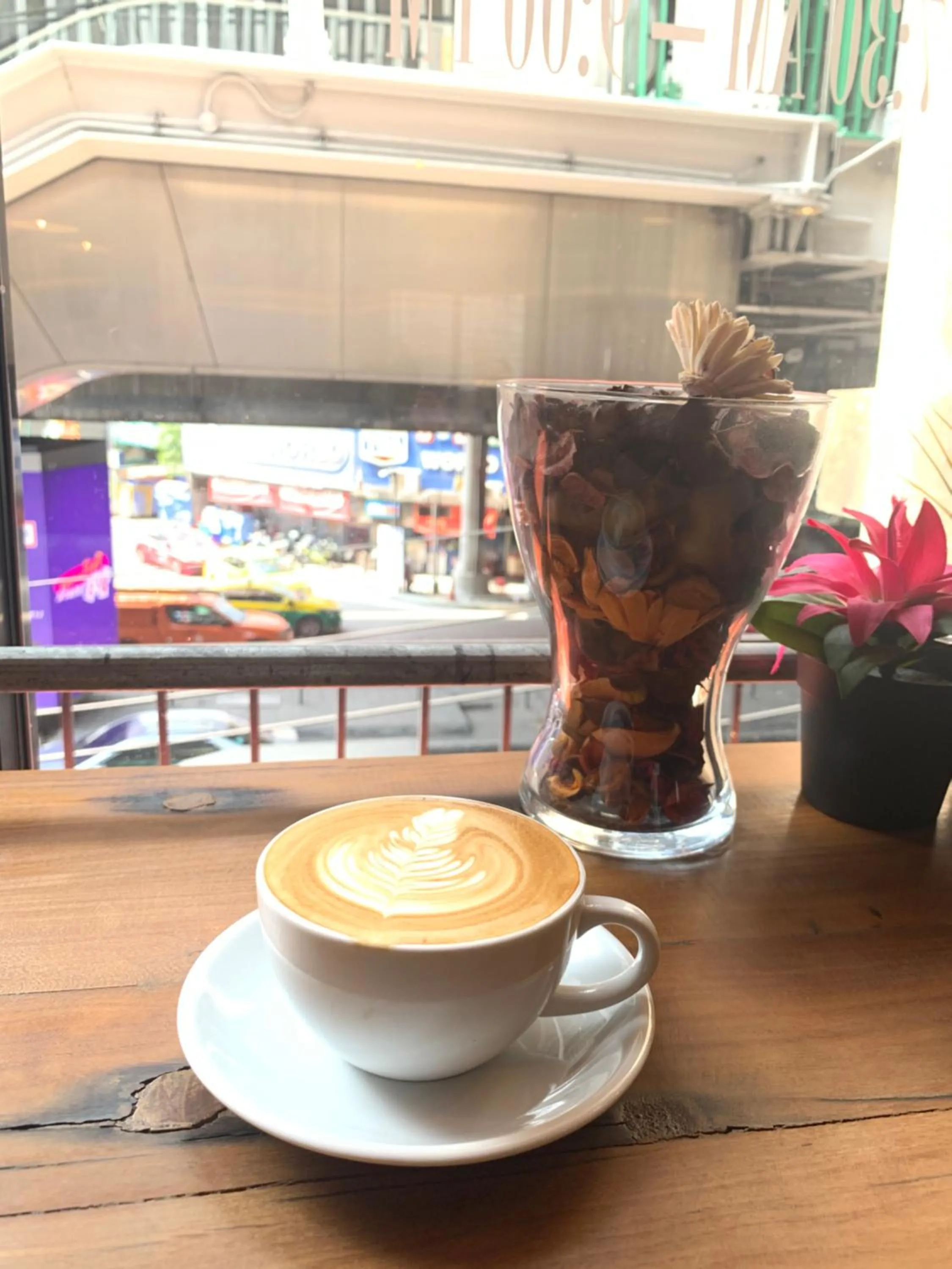 ThongLor Travellers Hostel and Cafe