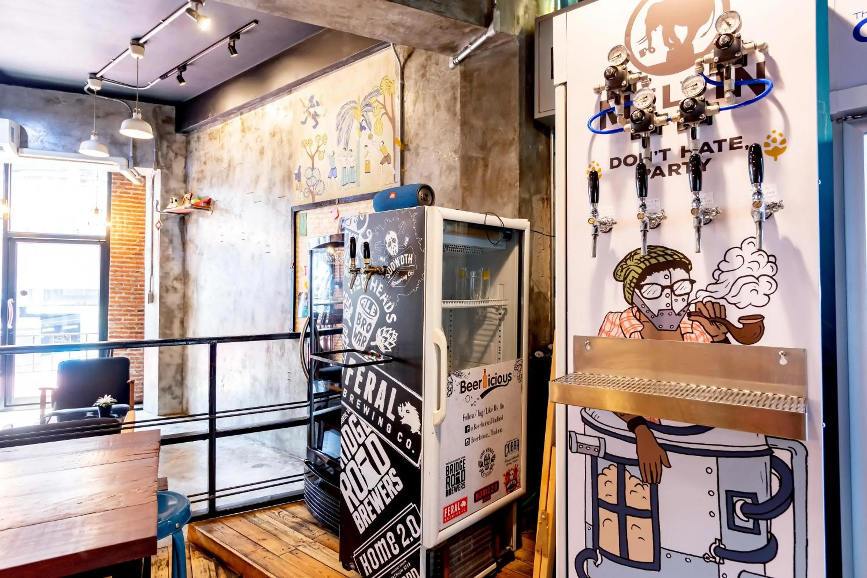 ThongLor Travellers Hostel and Cafe