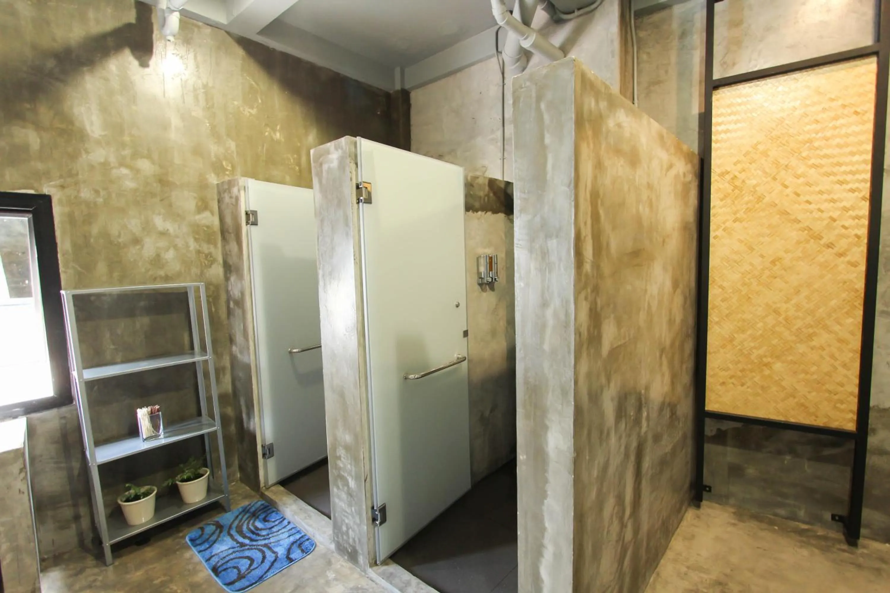 Bathroom in ThongLor Travellers Hostel and Cafe