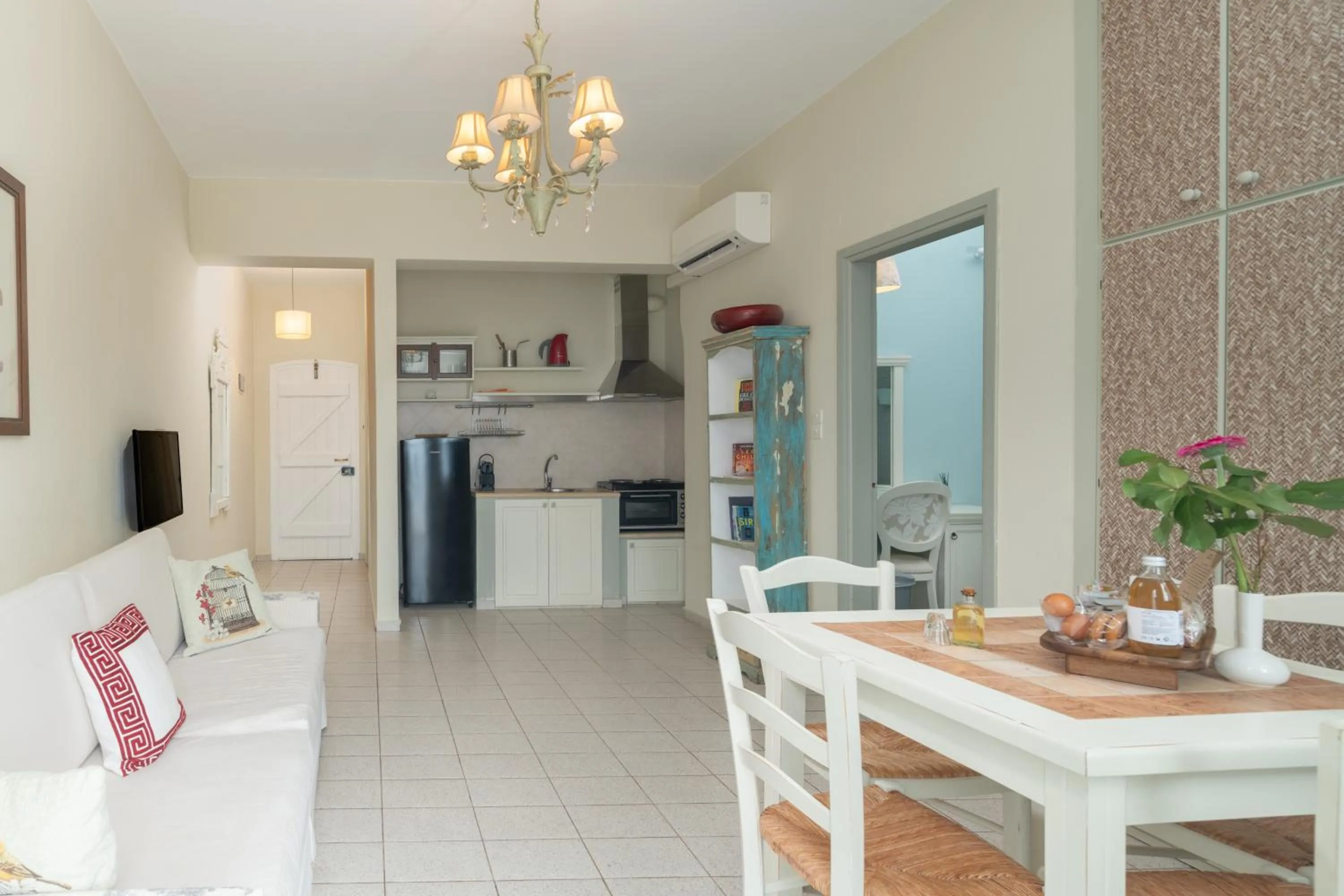 TV and multimedia in Adrakos Apartments (Adults Only)