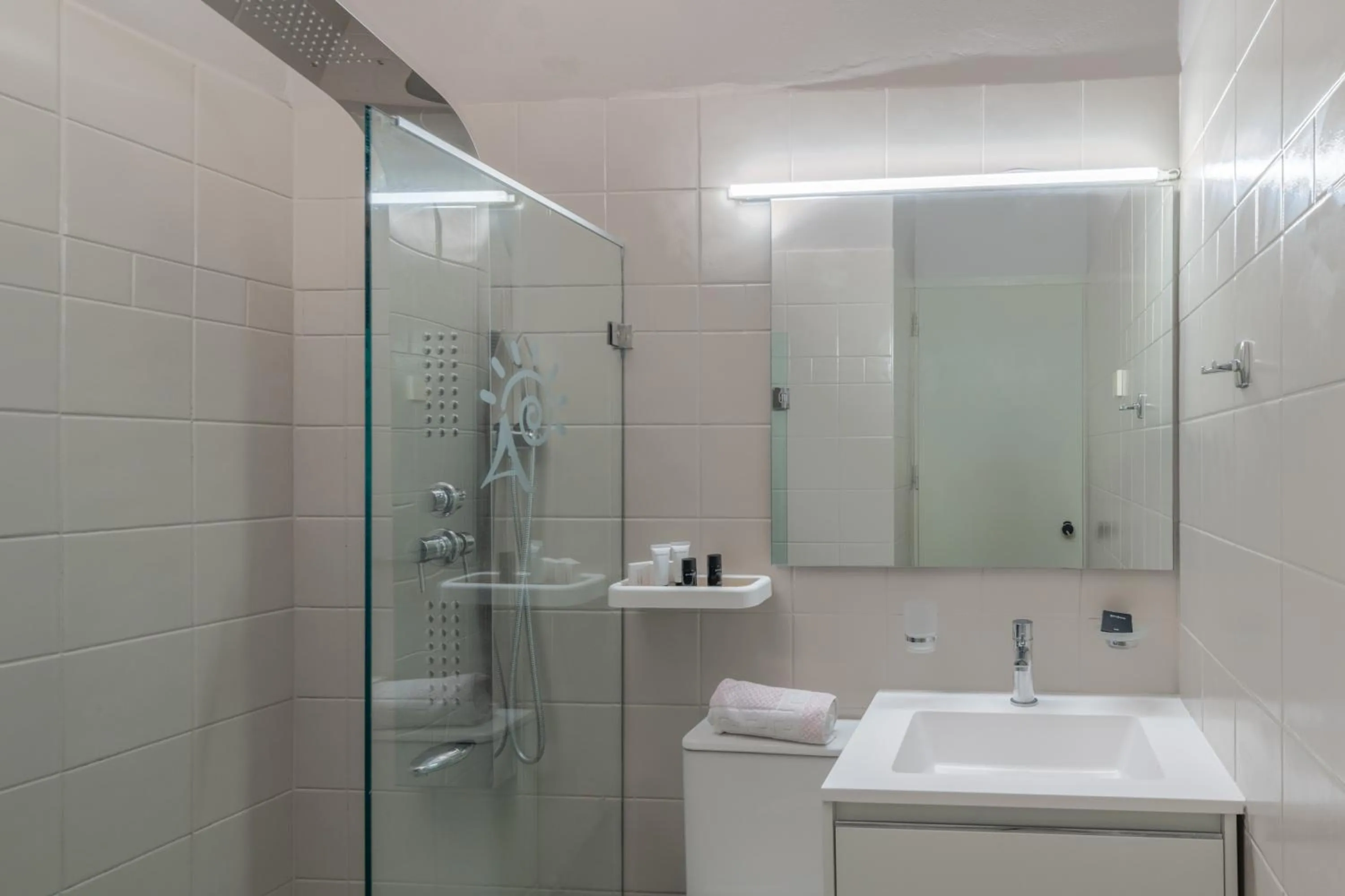 Toilet in Adrakos Apartments (Adults Only)