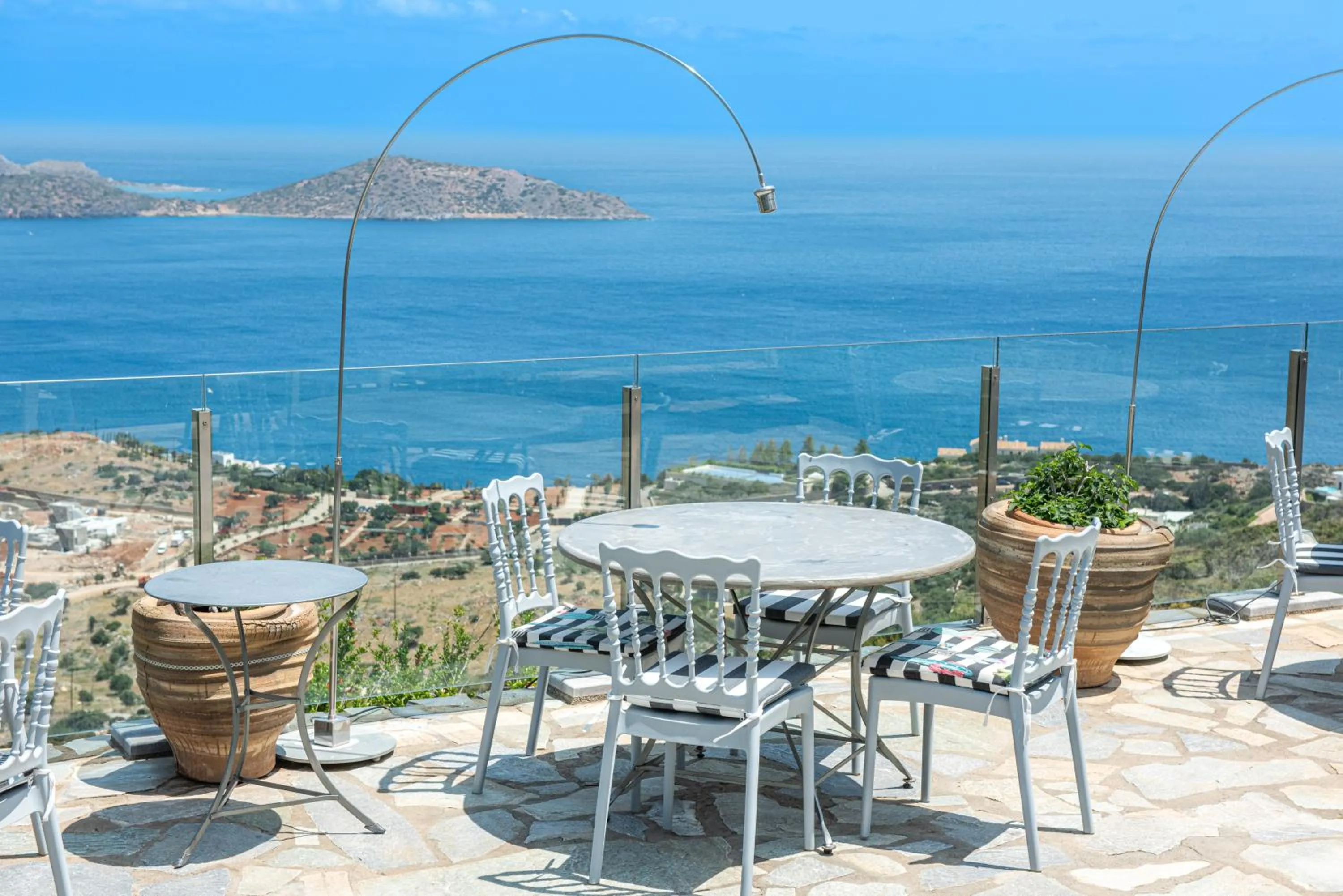 Restaurant/places to eat in Adrakos Apartments (Adults Only)