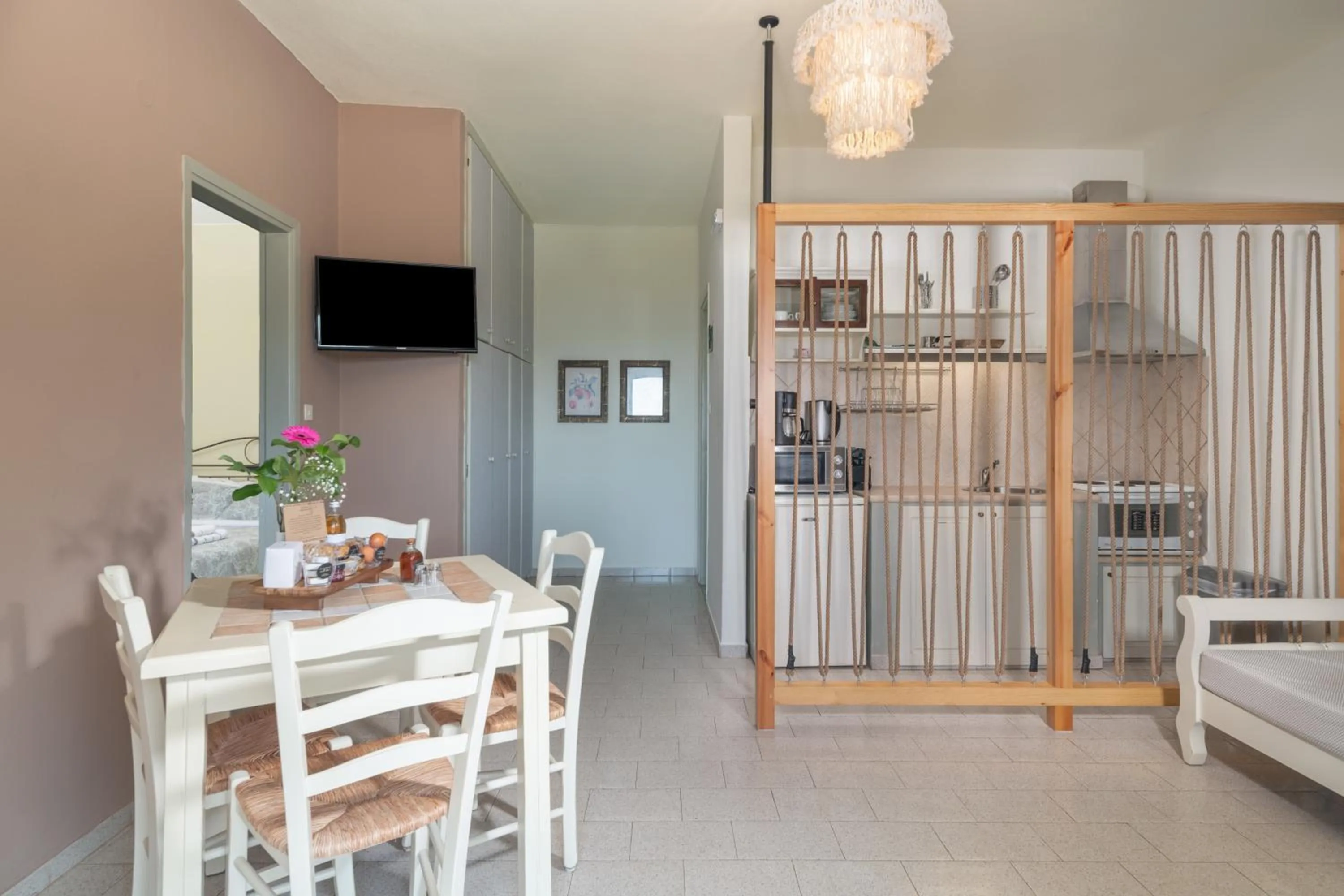 TV and multimedia in Adrakos Apartments (Adults Only)