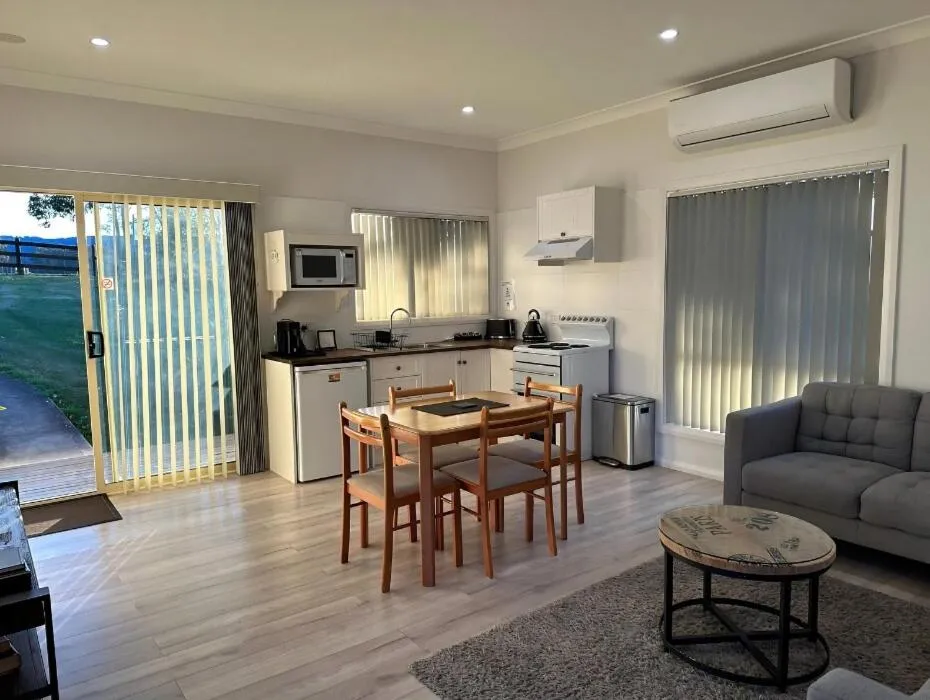 Blueberry Hills On Comleroy Farmstay - Self-Contained Cottages